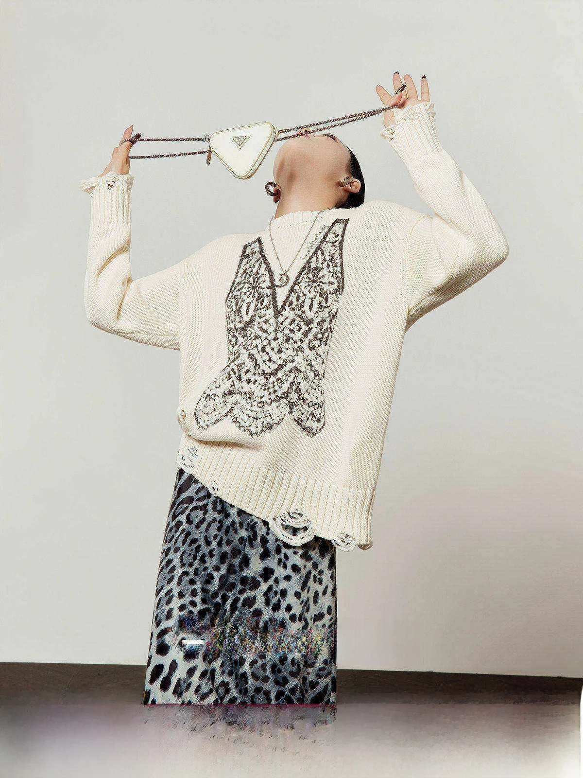 Loose Fit round Neck Knitted Sweater Women's White Floral Embroidery Lazy Style Pullover Anti-Aging Top Zhou Li Wu
Loose Fit round Neck Knitted Sweater Women's White Floral Embroidery Lazy Style Pullover Anti-Aging Top Zhou Li Wu