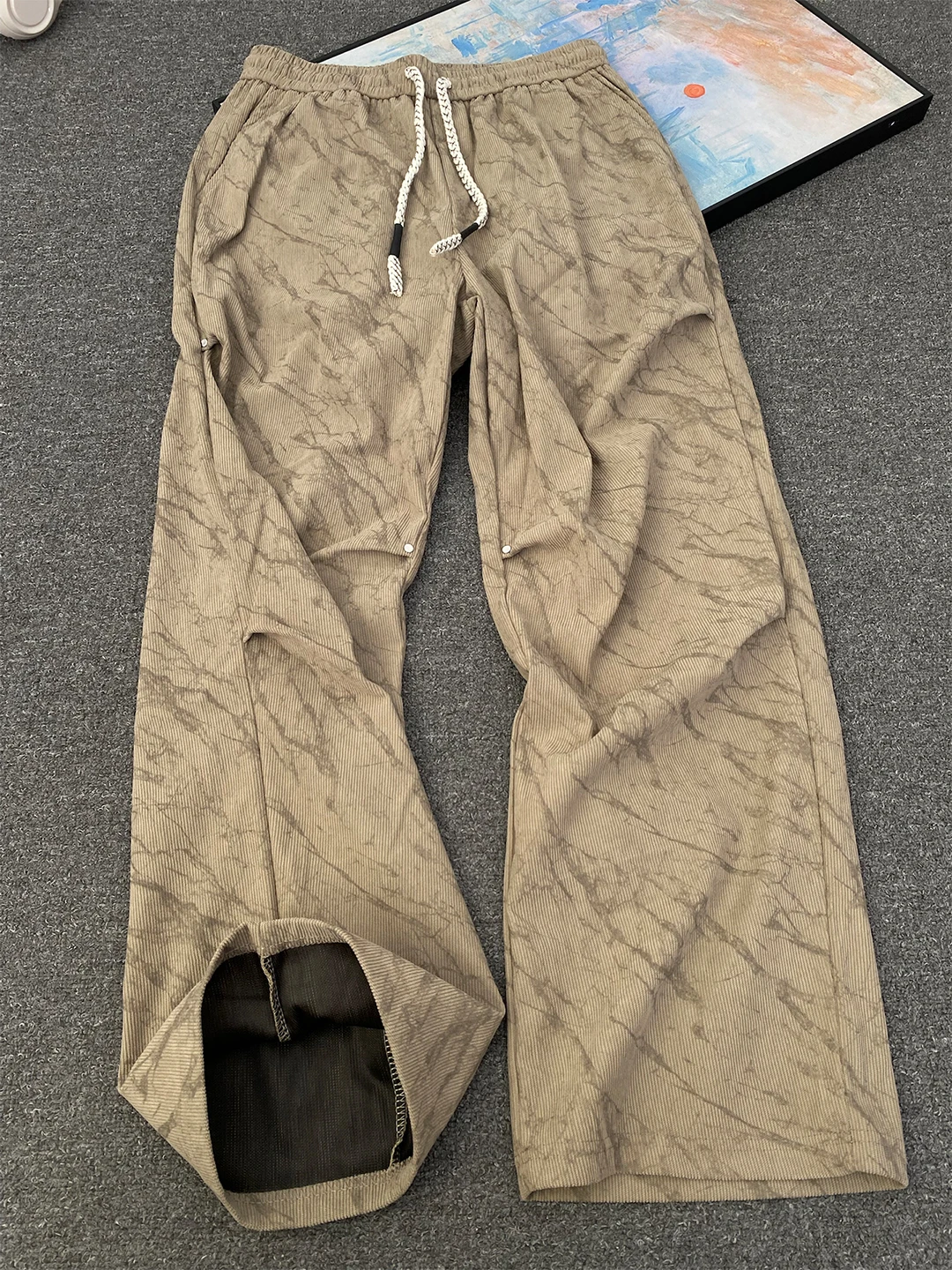 Khaki Dyed Pleated Men's Pants American Sle Straight Leg Spor Sweatpants Cleanfit Drapey Casual Trousers
Khaki Dyed Pleated Men's Pants American Sle Straight Leg Spor Sweatpants Cleanfit Drapey Casual Trousers