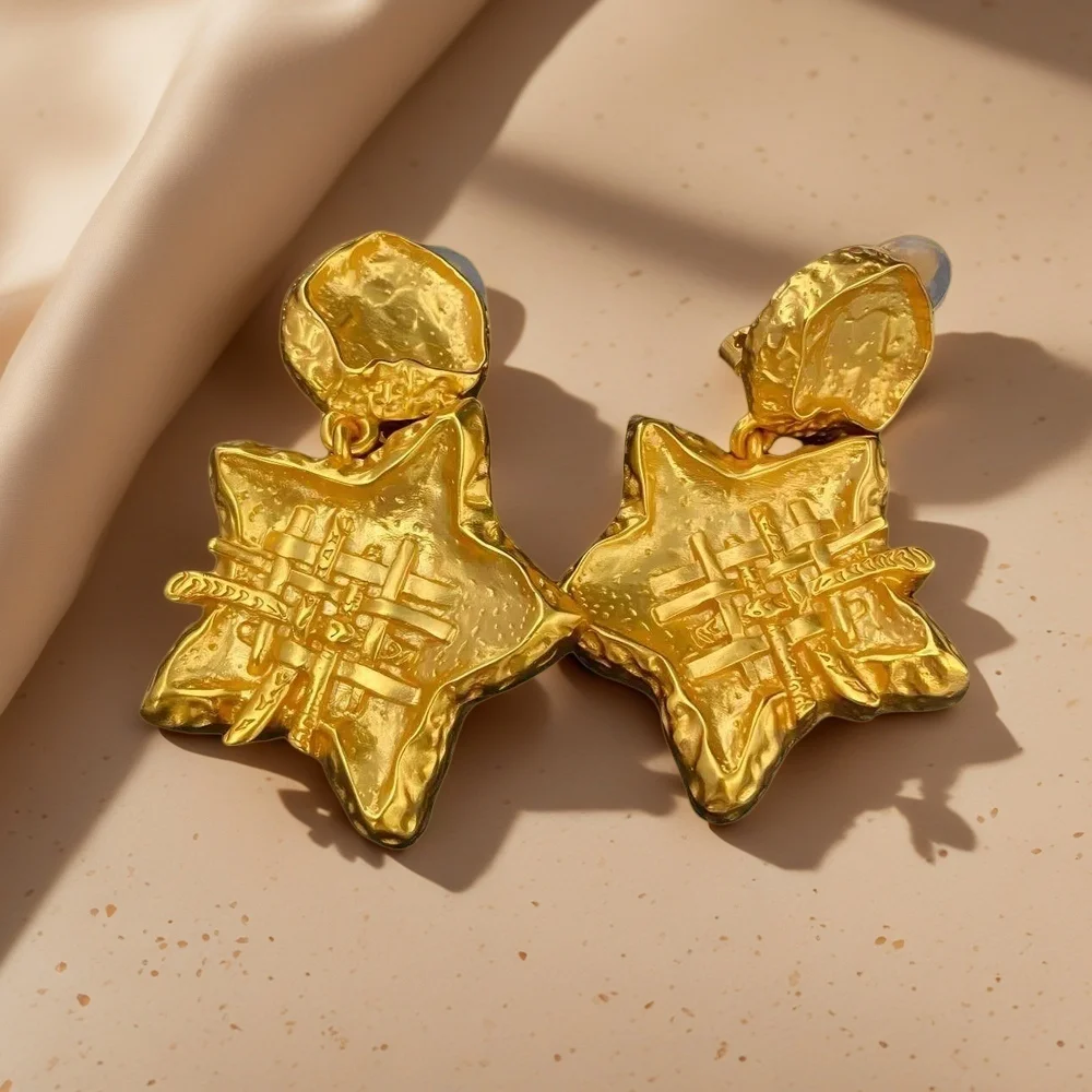 Yuri Ailey Vintage Hammered Textured Pentagram Dangle Earrings Women Woven Pattern Gold Star Drop Ear Clip French Jewelry
Yuri Ailey Vintage Hammered Textured Pentagram Dangle Earrings Women Woven Pattern Gold Star Drop Ear Clip French Jewelry