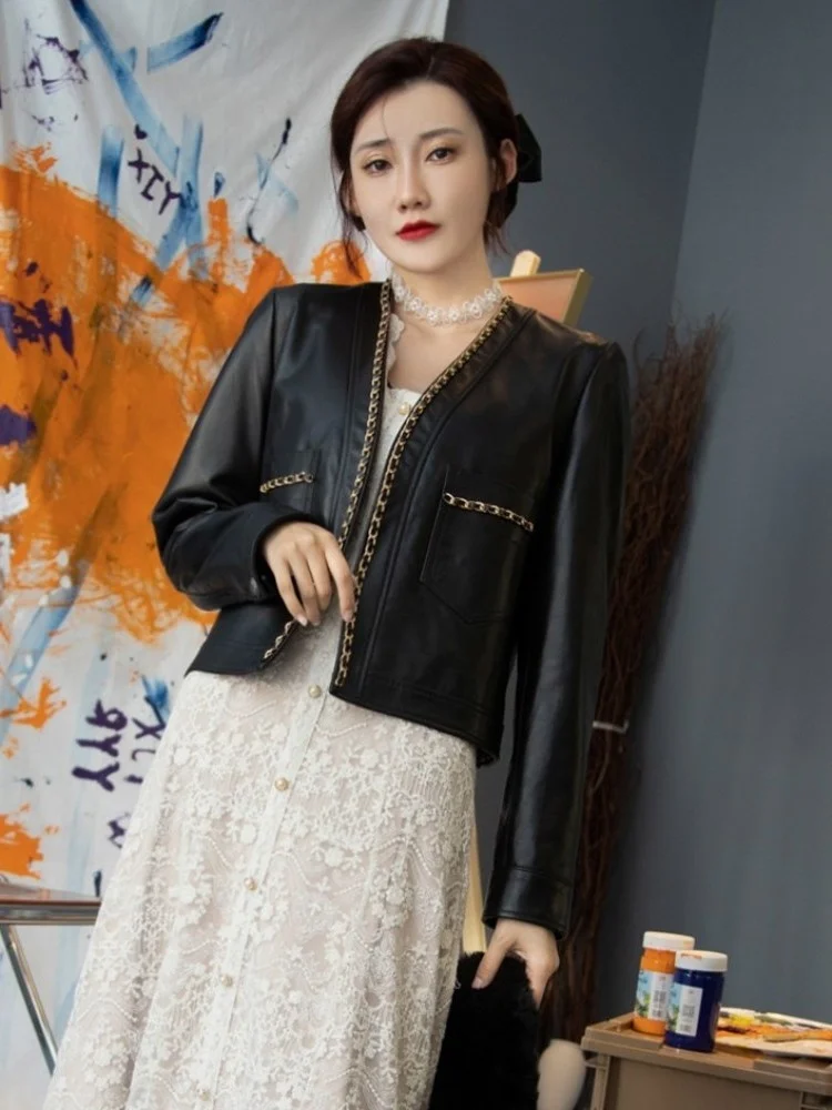 2023 Black Office Ladies Genuine Leather Jacket Elegant V-Neck Chain Long Sleeve Spring Autumn Women Cardigan Sheepskin Short C
2023 Black Office Ladies Genuine Leather Jacket Elegant V-Neck Chain Long Sleeve Spring Autumn Women Cardigan Sheepskin Short C