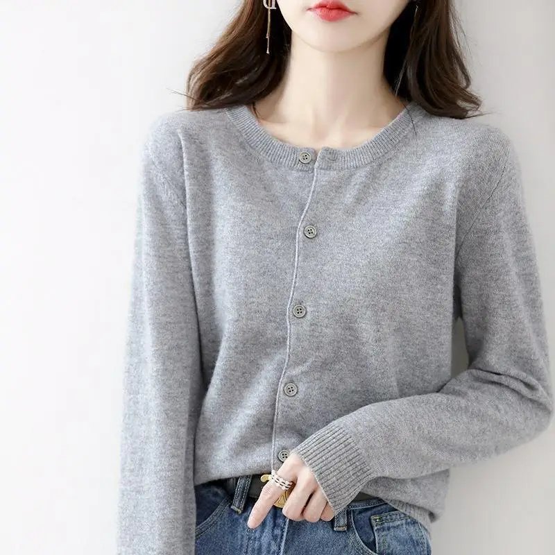 Soft Waxy Round Neck Knitted Cardigan Loose Solid Color Coat Autumn New Outside with A Long-sleeved Top
Soft Waxy Round Neck Knitted Cardigan Loose Solid Color Coat Autumn New Outside with A Long-sleeved Top