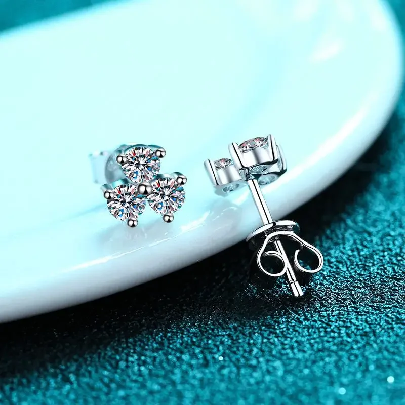 Female Three Petal Grass Pt950 Small Earrings, 0.6ct Moissanite Diamond Platinum Plum Blossom Stud Earrings Fine Jewelry Gifts
Female Three Petal Grass Pt950 Small Earrings, 0.6ct Moissanite Diamond Platinum Plum Blossom Stud Earrings Fine Jewelry Gifts