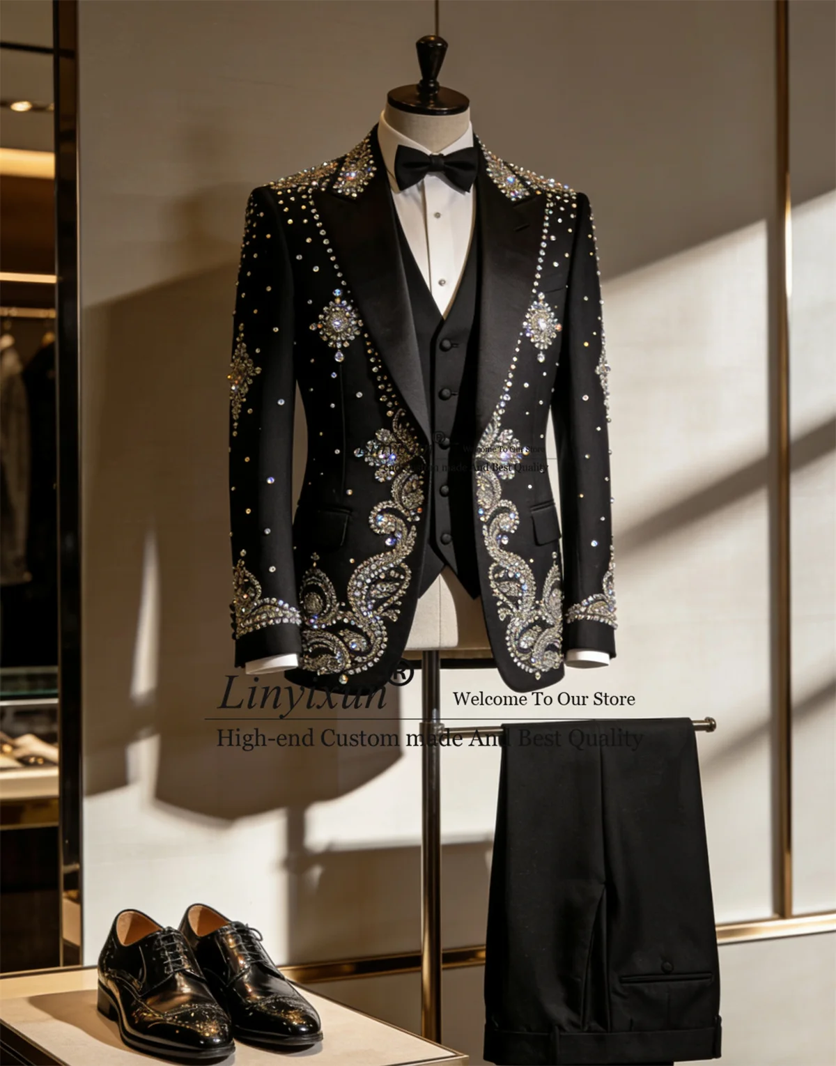 High End Metal Embellished Men Suits Customized Glitter Wedding Blazers Outfit 3 Pieces Sets Slim Fit Groom Tuxedos ropa hombre
High End Metal Embellished Men Suits Customized Glitter Wedding Blazers Outfit 3 Pieces Sets Slim Fit Groom Tuxedos ropa hombre