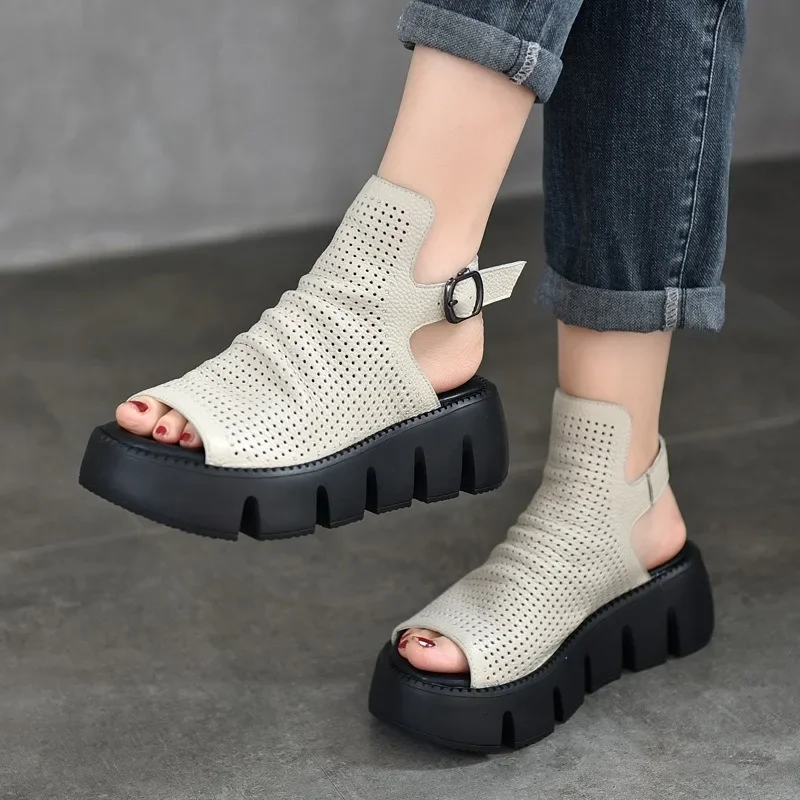 Birkuir Retro Hollow Out Buckle Women Sandals 5.5cm Flat Platform Open Toe Fish Mouth Thick Heels Genuine Leather Wedges Slides
Birkuir Retro Hollow Out Buckle Women Sandals 5.5cm Flat Platform Open Toe Fish Mouth Thick Heels Genuine Leather Wedges Slides