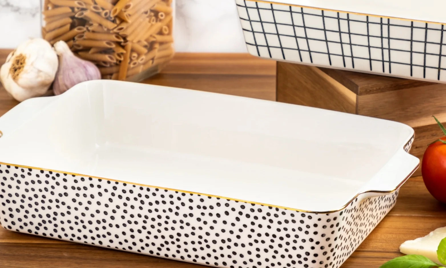 Набор керамических прямоугольных форм для выпечки из 2 предметов — в горошек
Набор керамических прямоугольных форм для выпечки из 2 предметов — в горошек