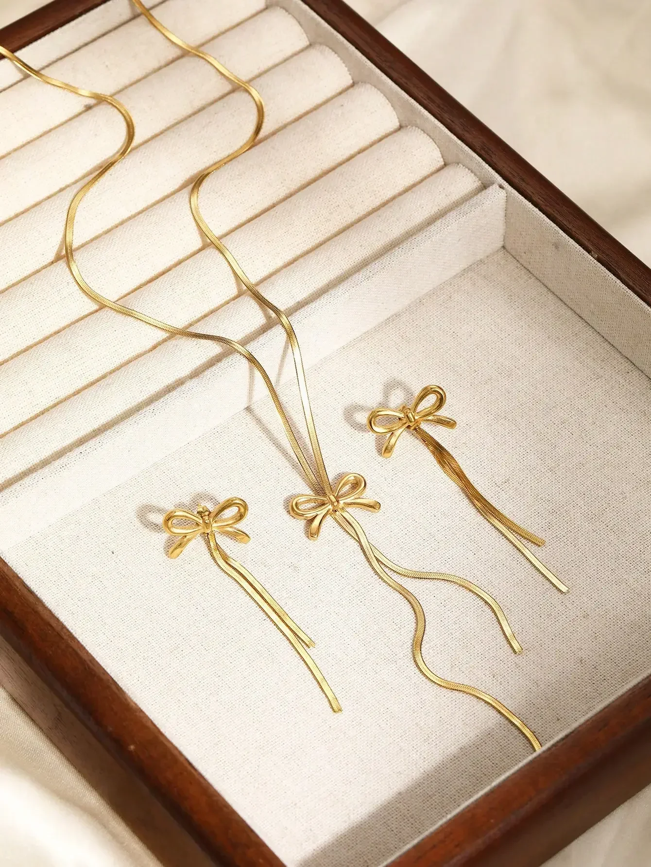 3pcs Bowknot Pendant Necklace And Earring Set Fashion Jewelry For Daily Wear
3pcs Bowknot Pendant Necklace And Earring Set Fashion Jewelry For Daily Wear