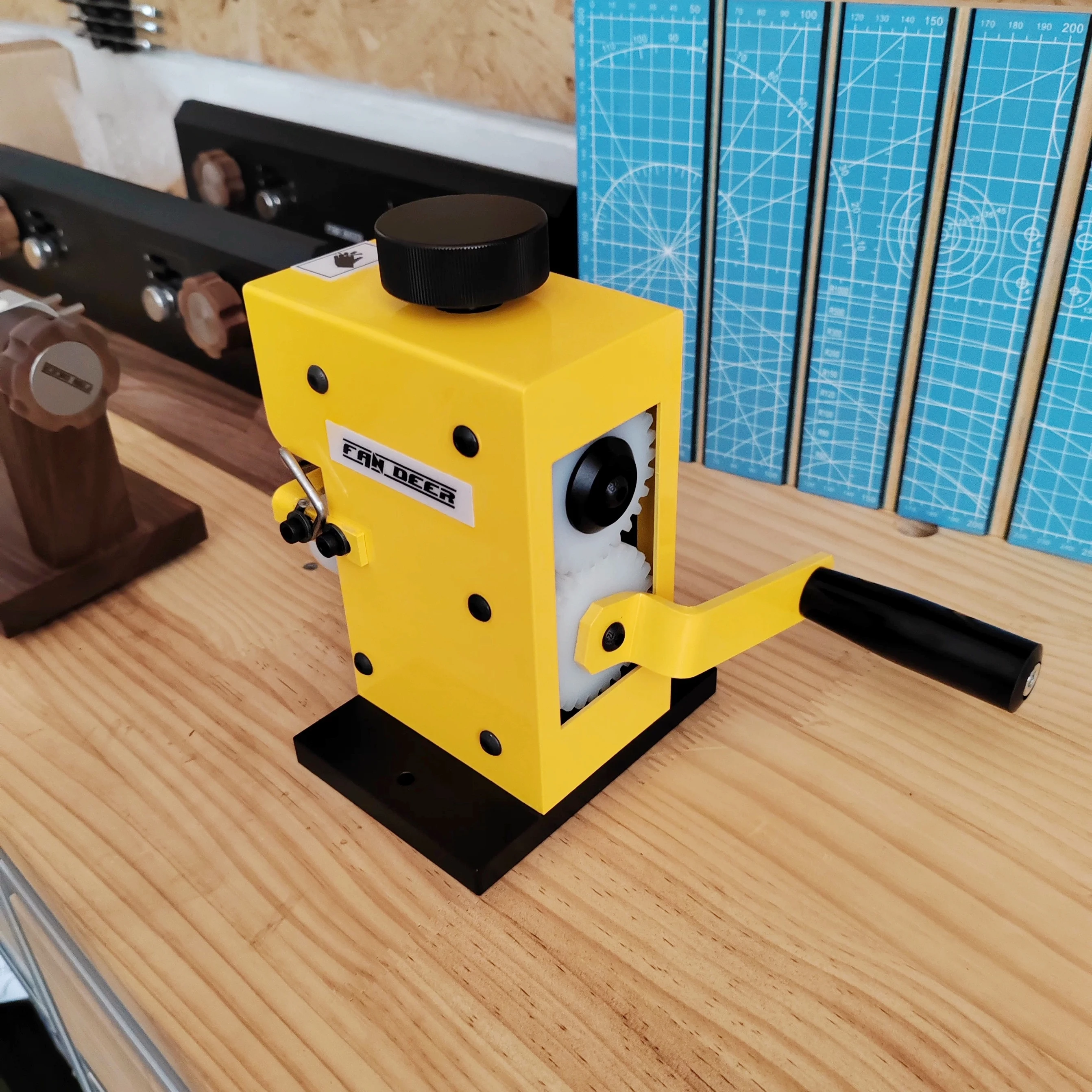 Professional DIY Leathercraft Machine High-Efficiency Belt Trimming with Precision Cutter Curve Cutting Tool Professional Blade
Professional DIY Leathercraft Machine High-Efficiency Belt Trimming with Precision Cutter Curve Cutting Tool Professional Blade