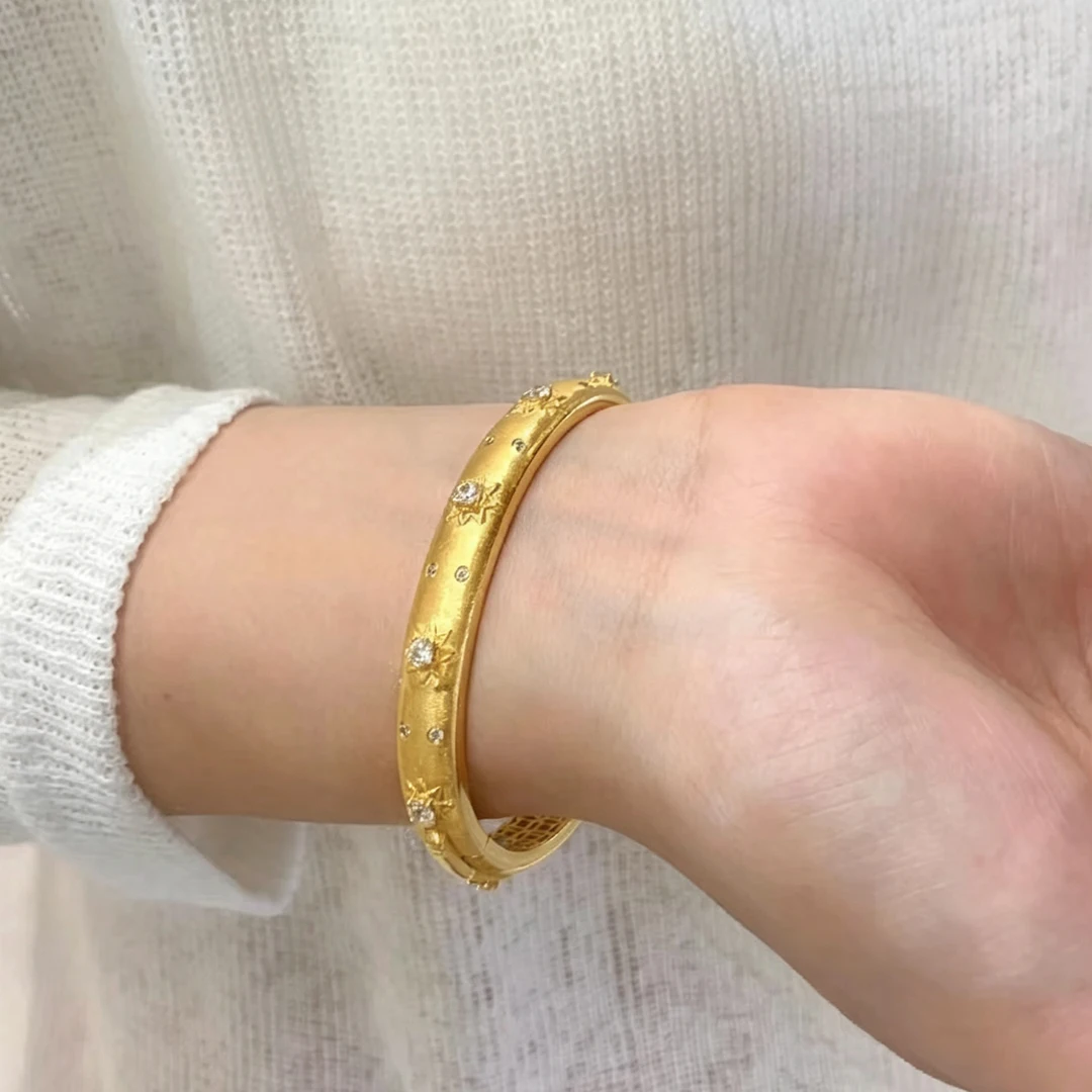 Boutique Jewelry Vintage Style Carved Floral Brushed Women's Bracelet, Elegant Party Jewelry.Holiday Gift
Boutique Jewelry Vintage Style Carved Floral Brushed Women's Bracelet, Elegant Party Jewelry.Holiday Gift
