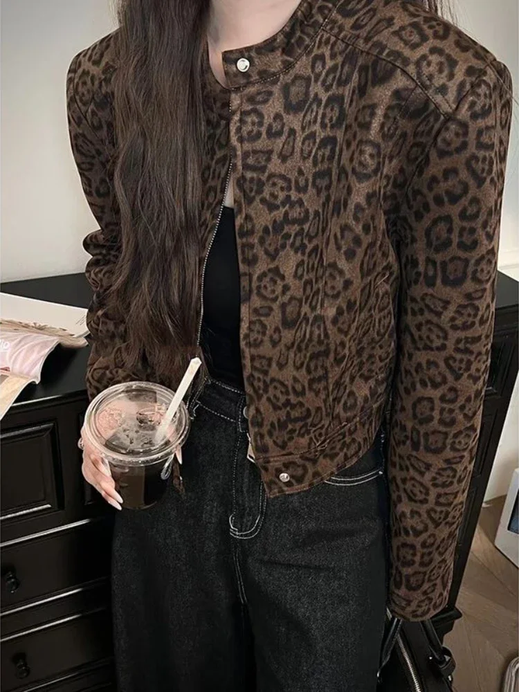 2024 Autumn and Winter Fashion Leopard Print Short Jacket with Zipper and Round Neck Luxurious High-end Short Sleeved Coat Women
2024 Autumn and Winter Fashion Leopard Print Short Jacket with Zipper and Round Neck Luxurious High-end Short Sleeved Coat Women