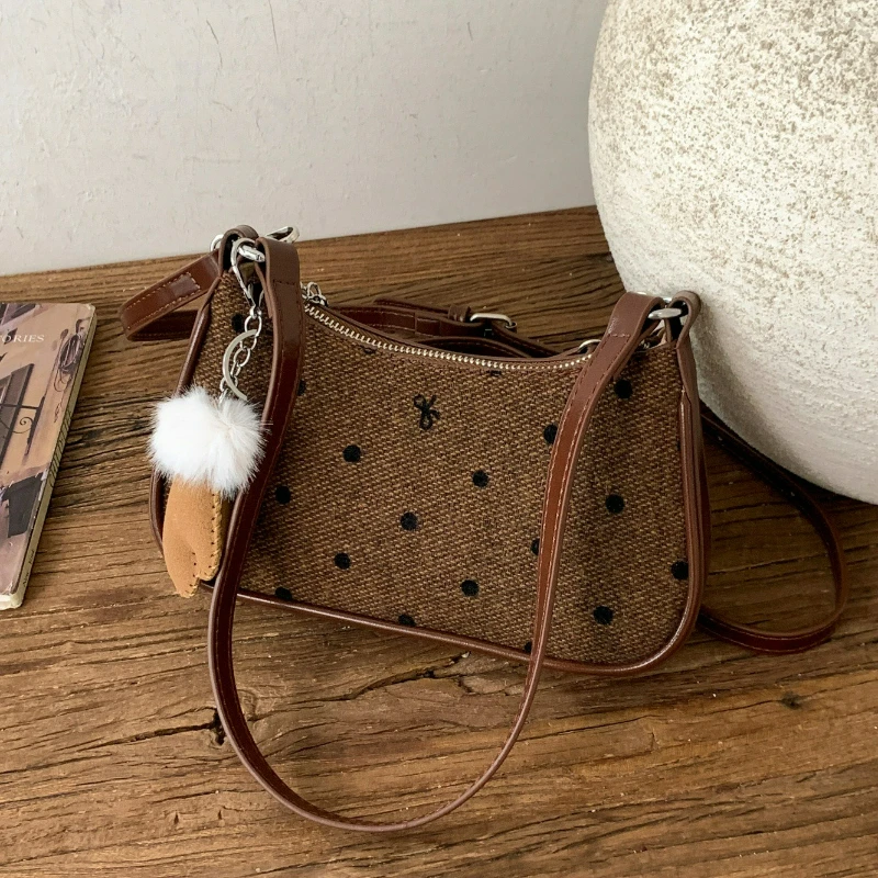 Новая модная женская сумка через плечо с бантом в горошек, модная сумка для хранения поездок на работу, удобная и универсальная текстурированная сумка на плечо
Новая модная женская сумка через плечо с бантом в горошек, модная сумка для хранения поездок на работу, удобная и универсальная текстурированная сумка на плечо