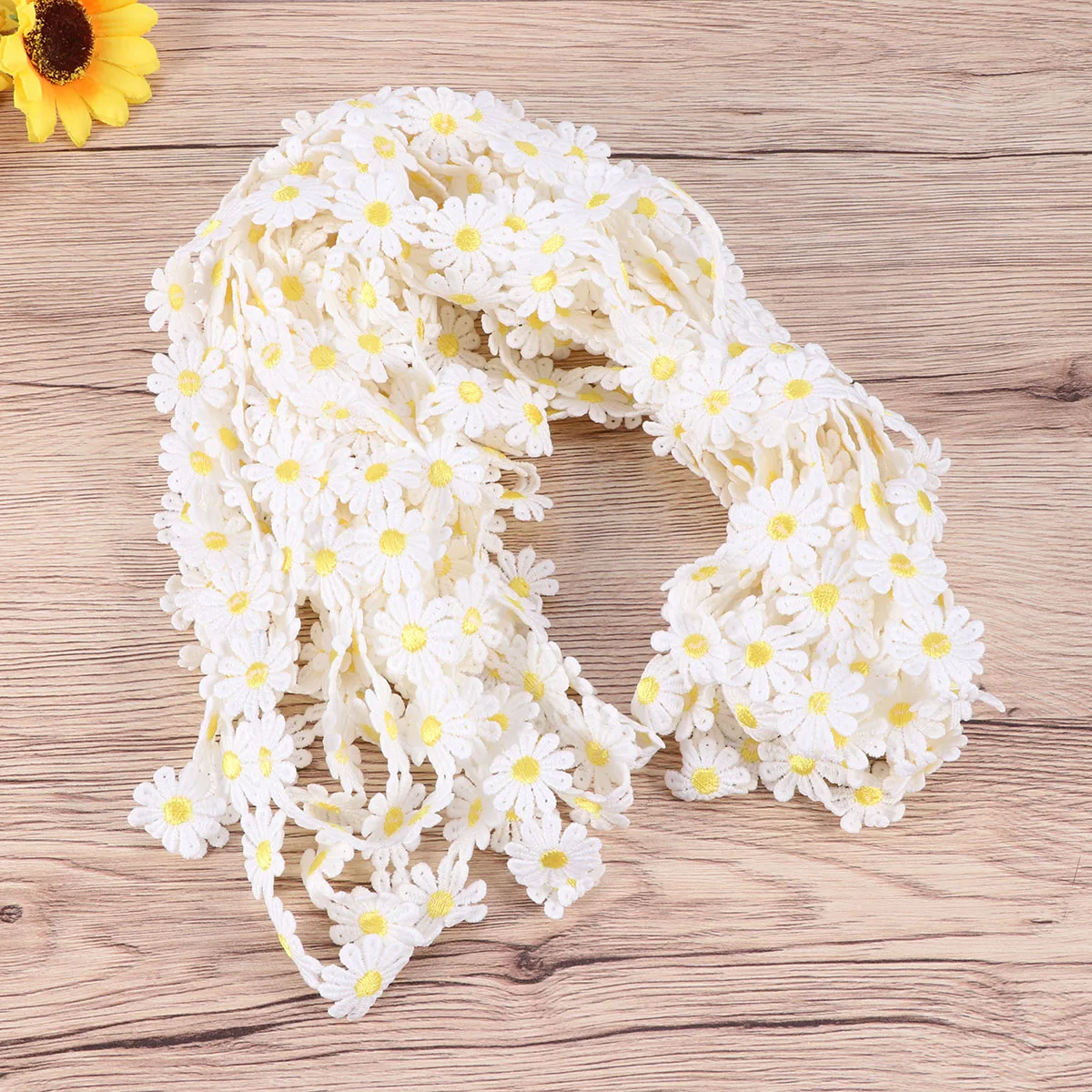 15 Yards Durable Embroidery Patches Premium Material Daisy Flower Patch Diy Clothes Sewing Appliques For Jean Jackets Bags
15 Yards Durable Embroidery Patches Premium Material Daisy Flower Patch Diy Clothes Sewing Appliques For Jean Jackets Bags