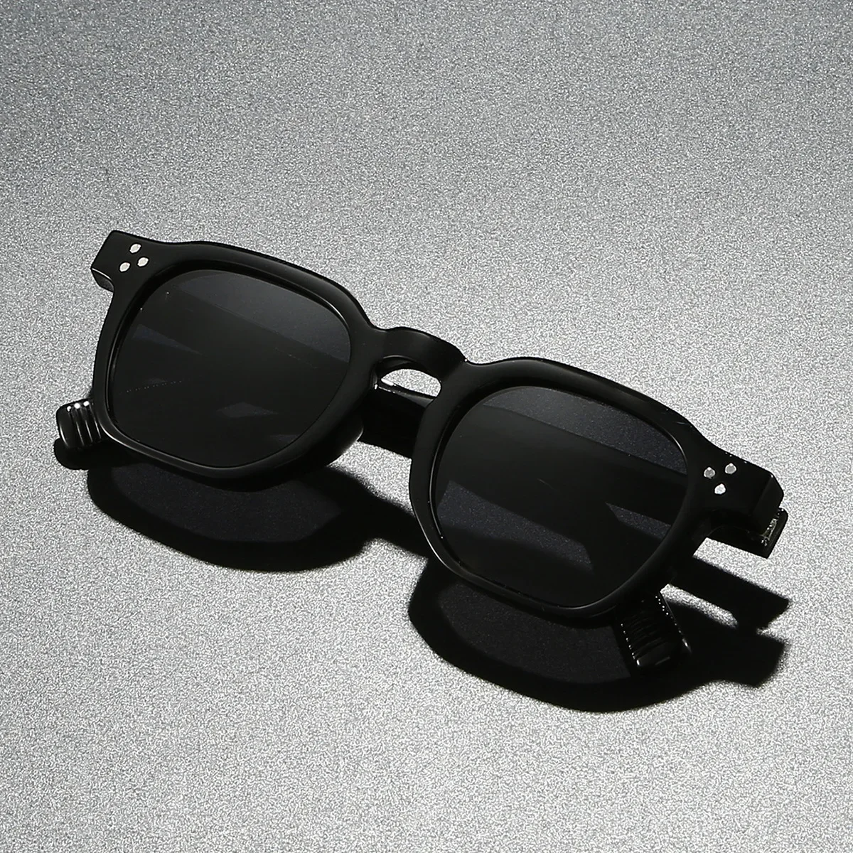 New Polarized Sunglasses Unisex Metal Core Square Sun Glasses Rivets Women Shades Driving Glasses UV400 Eyewear 
New Polarized Sunglasses Unisex Metal Core Square Sun Glasses Rivets Women Shades Driving Glasses UV400 Eyewear