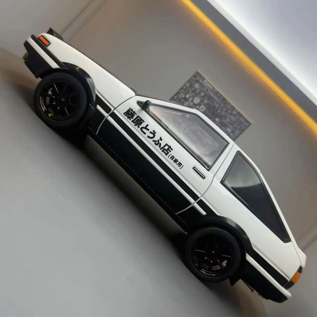 OK alloy car model 1:18 Toyota AE86 car sound and light sliding children's toy sound effect model ornament party gift
OK alloy car model 1:18 Toyota AE86 car sound and light sliding children's toy sound effect model ornament party gift