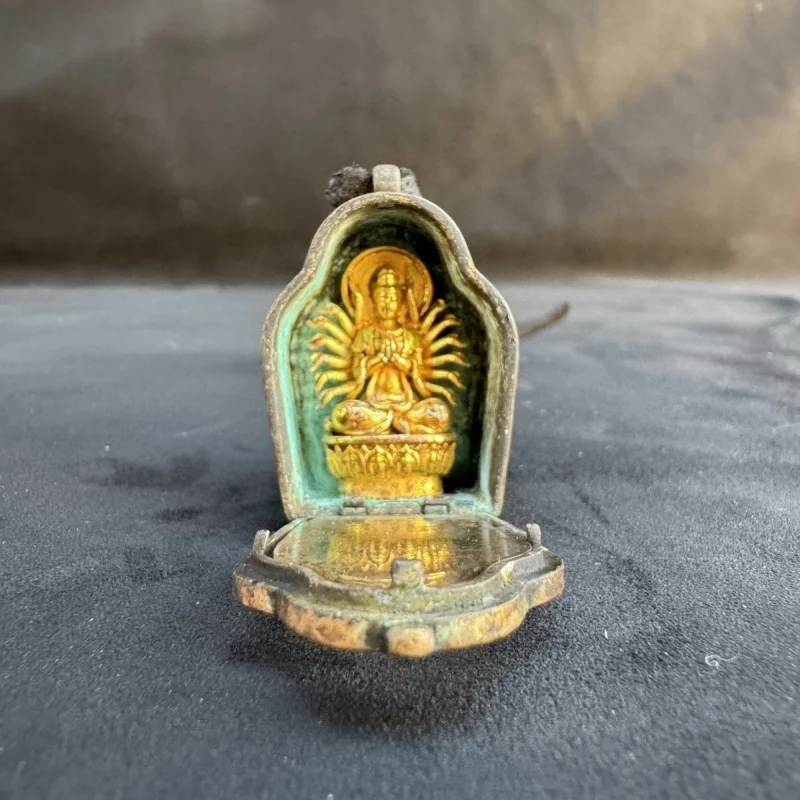 Tibetan Style Retro Brass Miniature Sculpture Retro Thousand-handed Guanyin Gau Box Small Pendant
Tibetan Style Retro Brass Miniature Sculpture Retro Thousand-handed Guanyin Gau Box Small Pendant