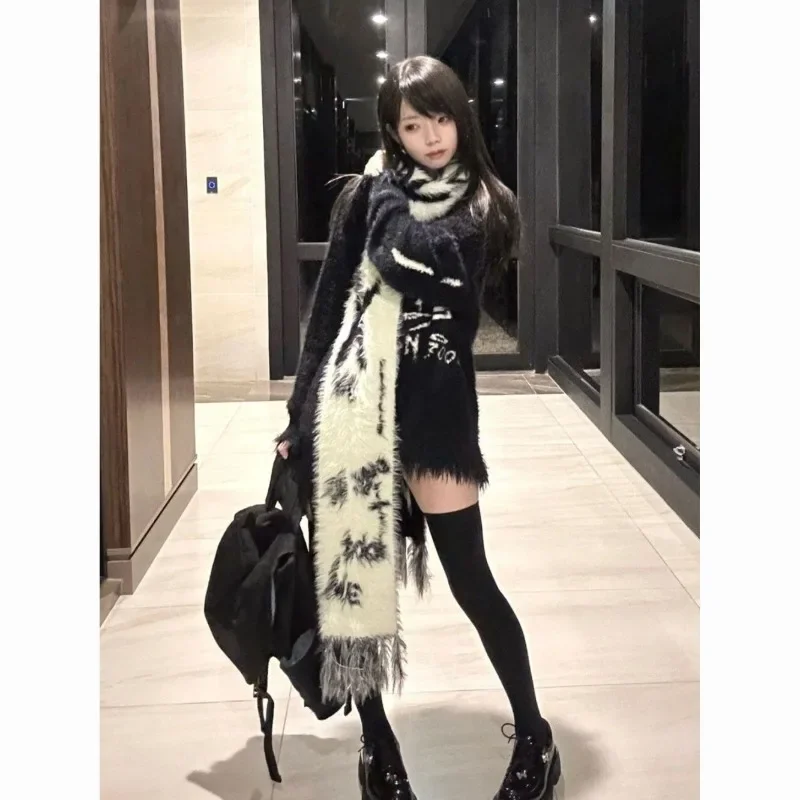 Y2k осень зима Япония Harajuku субкультурный длинный шарф ленивый винтажный женский платок с кисточками креативные шарфы с нерегулярным принтом
Y2k осень зима Япония Harajuku субкультурный длинный шарф ленивый винтажный женский платок с кисточками креативные шарфы с нерегулярным принтом