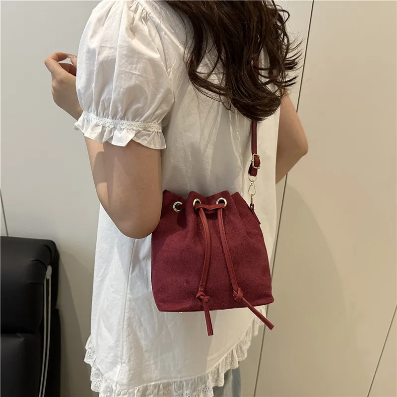 Cross Border 2025 Minimalist Shoulder Bucket Bag for Women Shoulder Handheld Purse Fashionable Handbag
Cross Border 2025 Minimalist Shoulder Bucket Bag for Women Shoulder Handheld Purse Fashionable Handbag