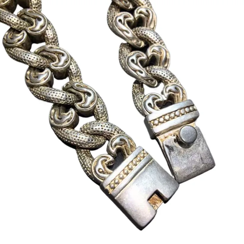 Classic elegant Tibetan silver inlaid with personality charm, fashionable couple jewelry accessories, gifts
Classic elegant Tibetan silver inlaid with personality charm, fashionable couple jewelry accessories, gifts