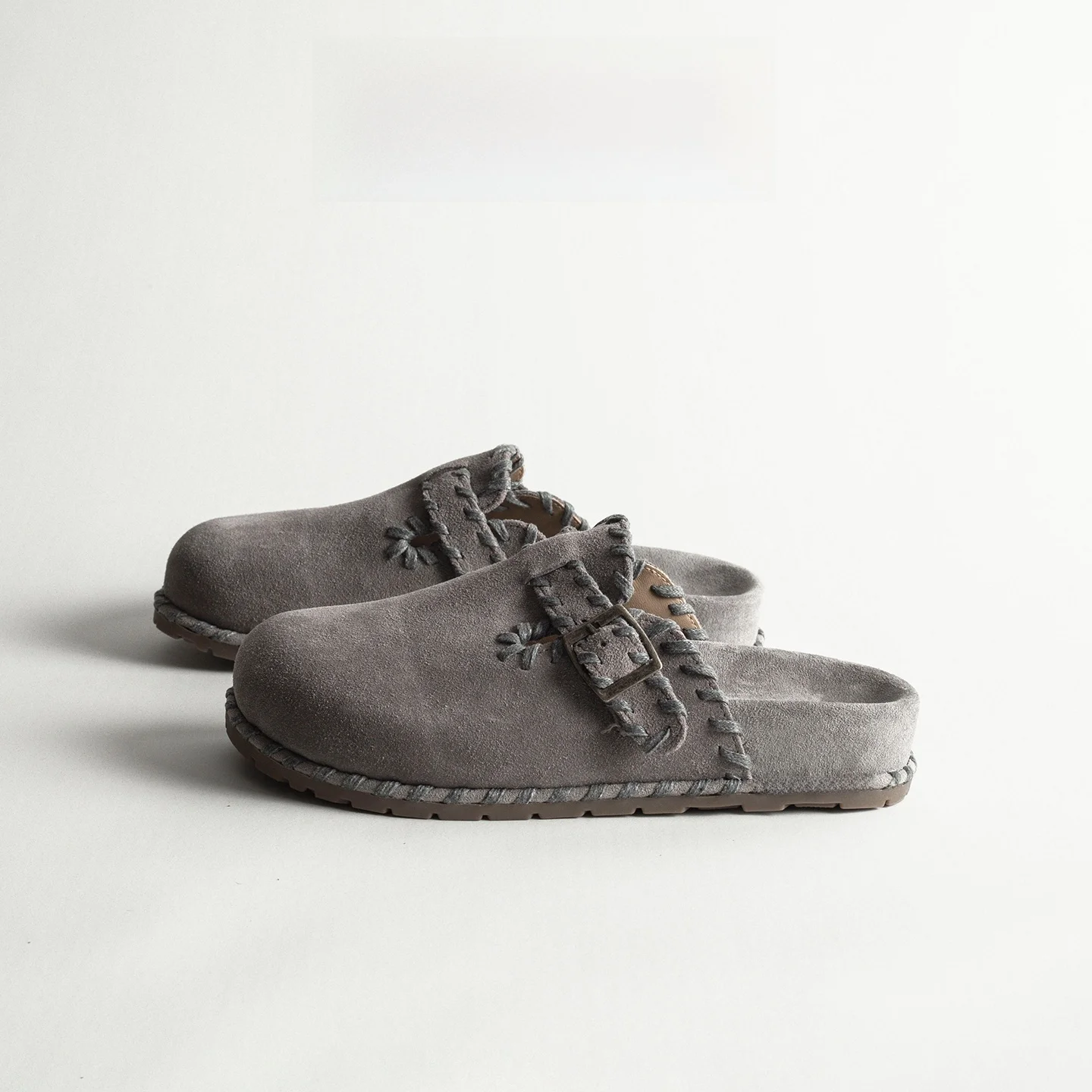 Vegan Leather Woven Toe Cover Slippers Women's Outdoor Wear Fashionable Lazy Thick Bottom Style Slip-On Shoes
Vegan Leather Woven Toe Cover Slippers Women's Outdoor Wear Fashionable Lazy Thick Bottom Style Slip-On Shoes