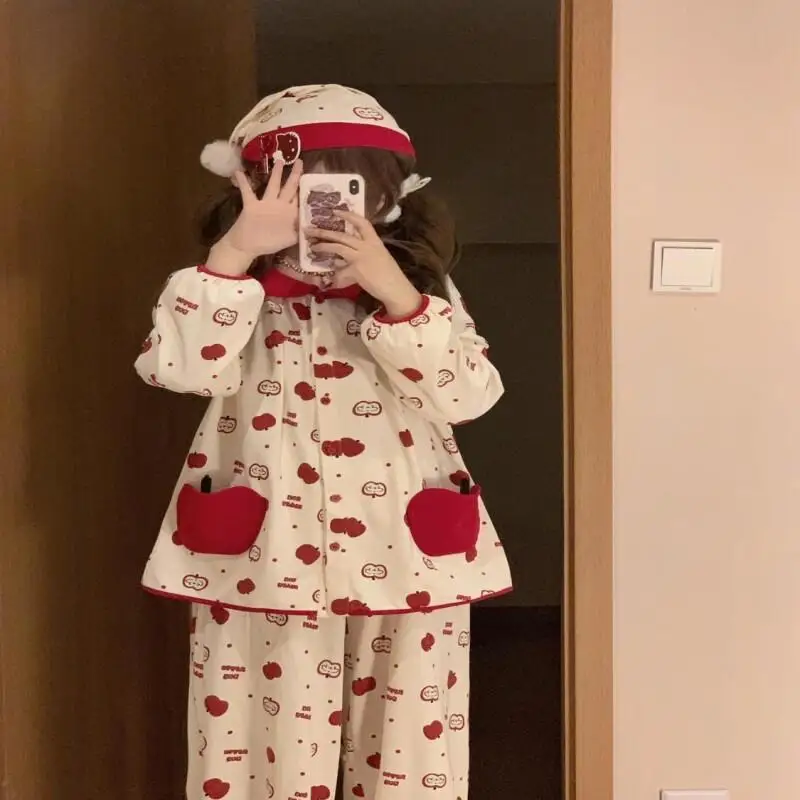 Комплект пижамы Sanrio Red Apple из хлопка для женщин и девочек, для дома и улицы, с милым воротником-стойкой, длинными рукавами и длинными брюками, новая весенне-осенняя ночная одежда
Комплект пижамы Sanrio Red Apple из хлопка для женщин и девочек, для дома и улицы, с милым воротником-стойкой, длинными рукавами и длинными брюками, новая весенне-осенняя ночная одежда