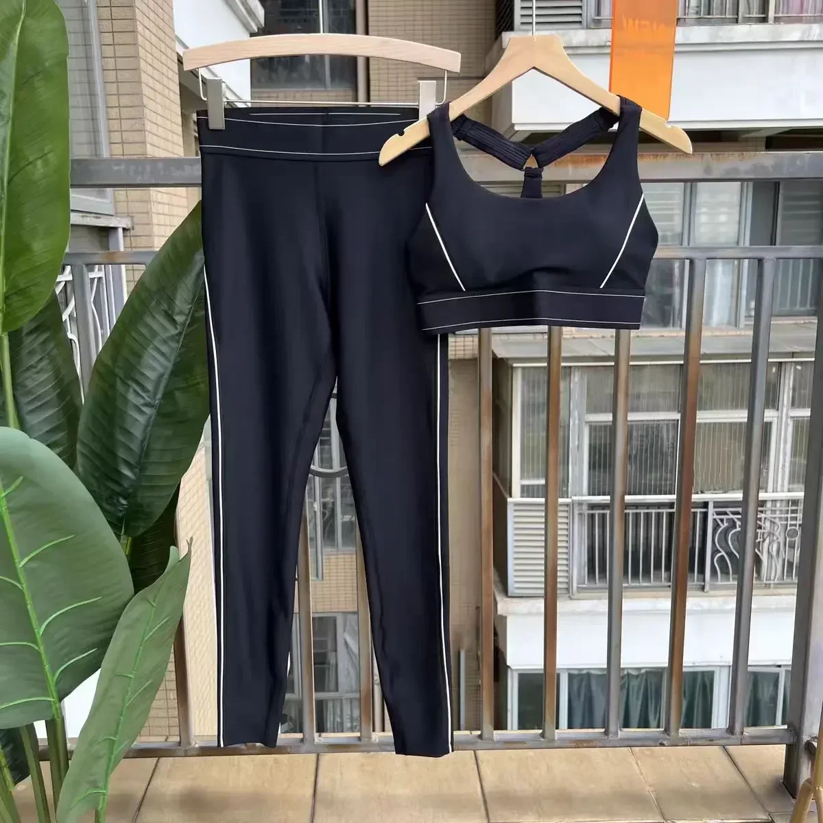 @LO Комплект для йоги Бюстгальтер для фитнеса с высокой талией Леггинсы с боковым разрезом Топ Йога Тренировочный костюм Женские комплекты для йоги Спортивная одежда
@LO Комплект для йоги Бюстгальтер для фитнеса с высокой талией Леггинсы с боковым разрезом Топ Йога Тренировочный костюм Женские комплекты для йоги Спортивная одежда