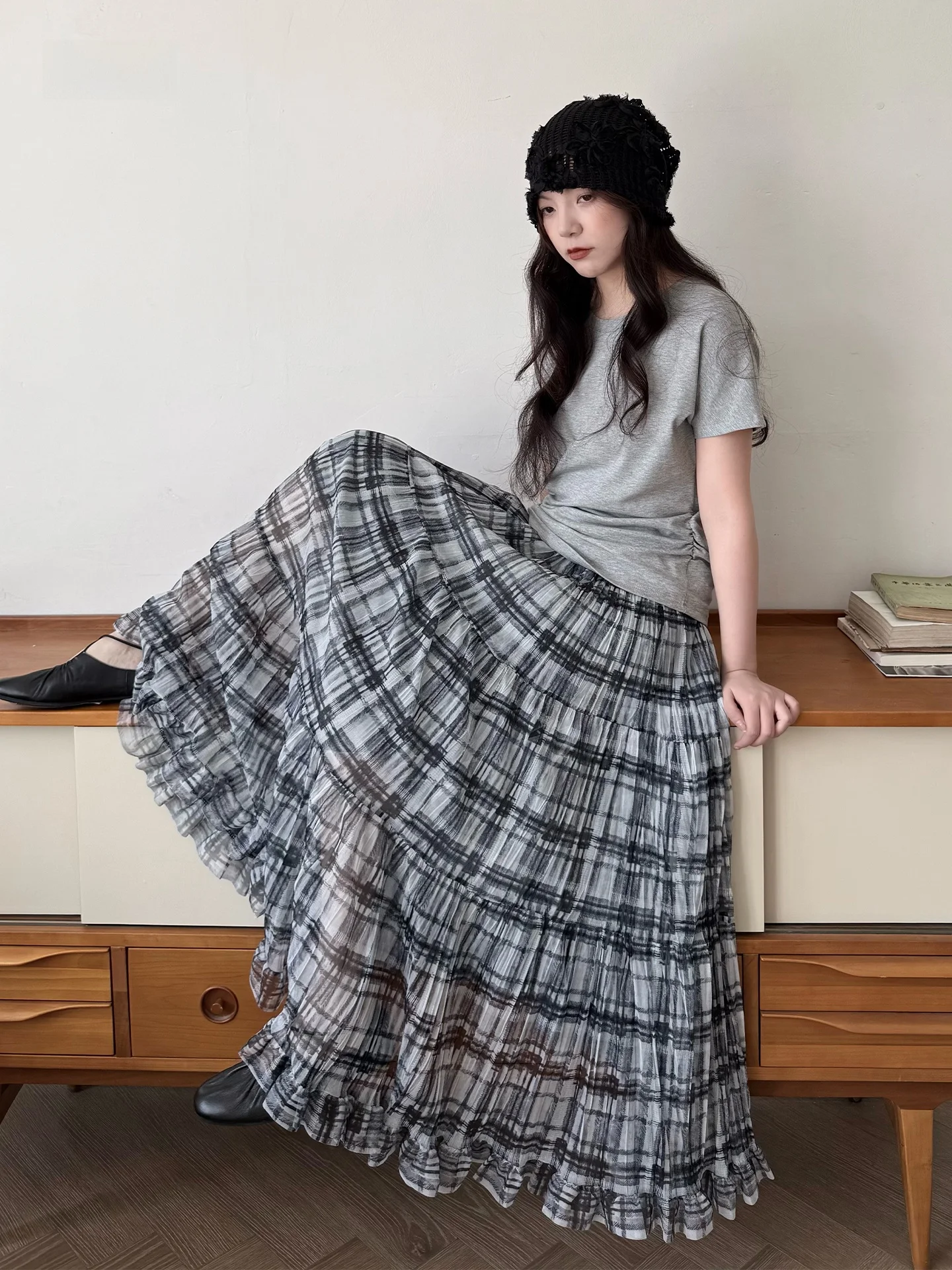 Loose A-Line Skirt with Plaid Splicing Oversize Half-length Polyester Fiber Midi Skirt for Women mid Waist Design Spring 2026
Loose A-Line Skirt with Plaid Splicing Oversize Half-length Polyester Fiber Midi Skirt for Women mid Waist Design Spring 2026