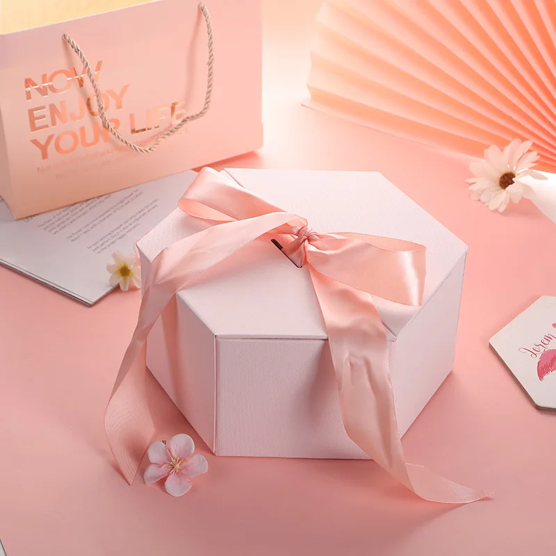 New Hexagonal Doll Candy Gift Box Wedding Favors and Gifts Boxes Chocolate Box Valentine's Day Gift Perfume Wrapping Supplies
New Hexagonal Doll Candy Gift Box Wedding Favors and Gifts Boxes Chocolate Box Valentine's Day Gift Perfume Wrapping Supplies