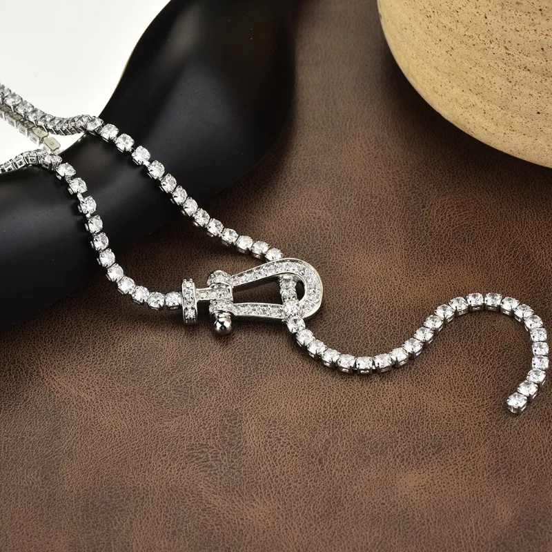 Цирконовая цепочка в форме подковы, бриллиантовая цепочка, цепочка на ключицу, полный бриллиантовый кулон, элегантное и модное женское колье
Цирконовая цепочка в форме подковы, бриллиантовая цепочка, цепочка на ключицу, полный бриллиантовый кулон, элегантное и модное женское колье