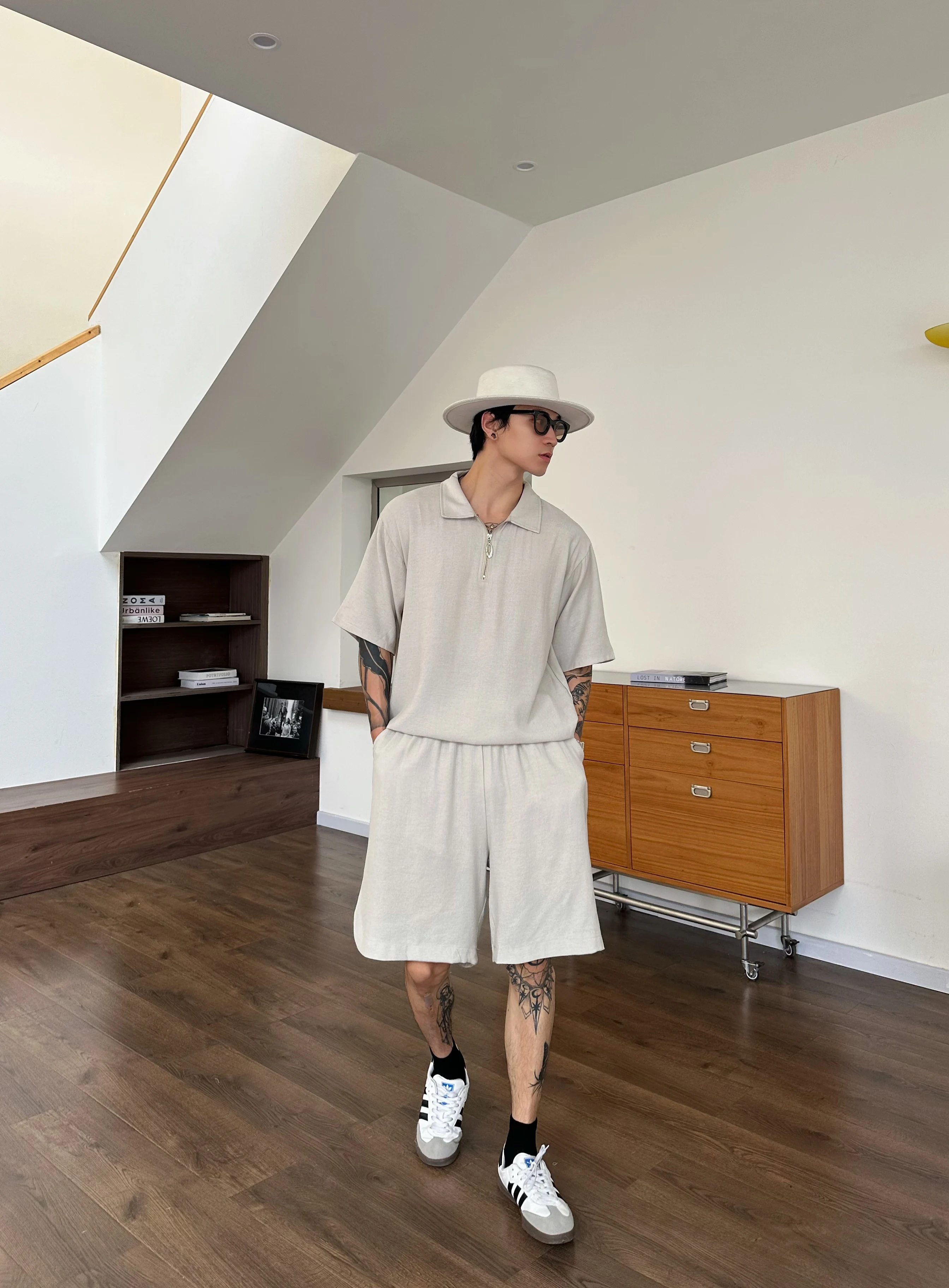 Мужской повседневный спортивный костюм 2025 года, новая модная рубашка-поло с короткими рукавами для спорта
Мужской повседневный спортивный костюм 2025 года, новая модная рубашка-поло с короткими рукавами для спорта