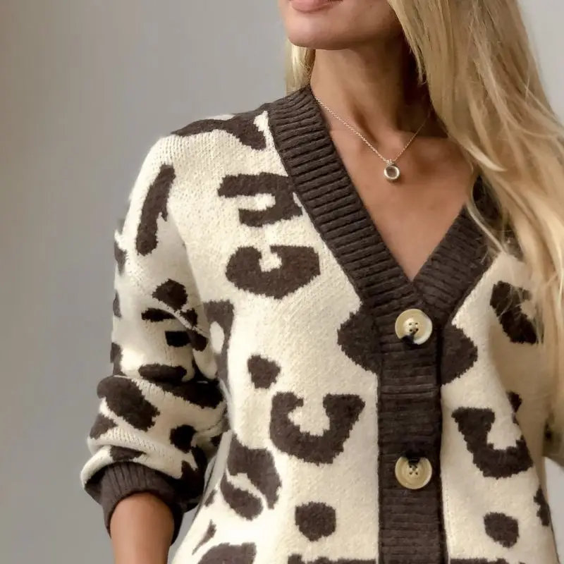 2025 Autumn and Winter New European and American Wind Animal Knit Cardigan Women Soft Thick Leopard Knit Sweater Top
2025 Autumn and Winter New European and American Wind Animal Knit Cardigan Women Soft Thick Leopard Knit Sweater Top