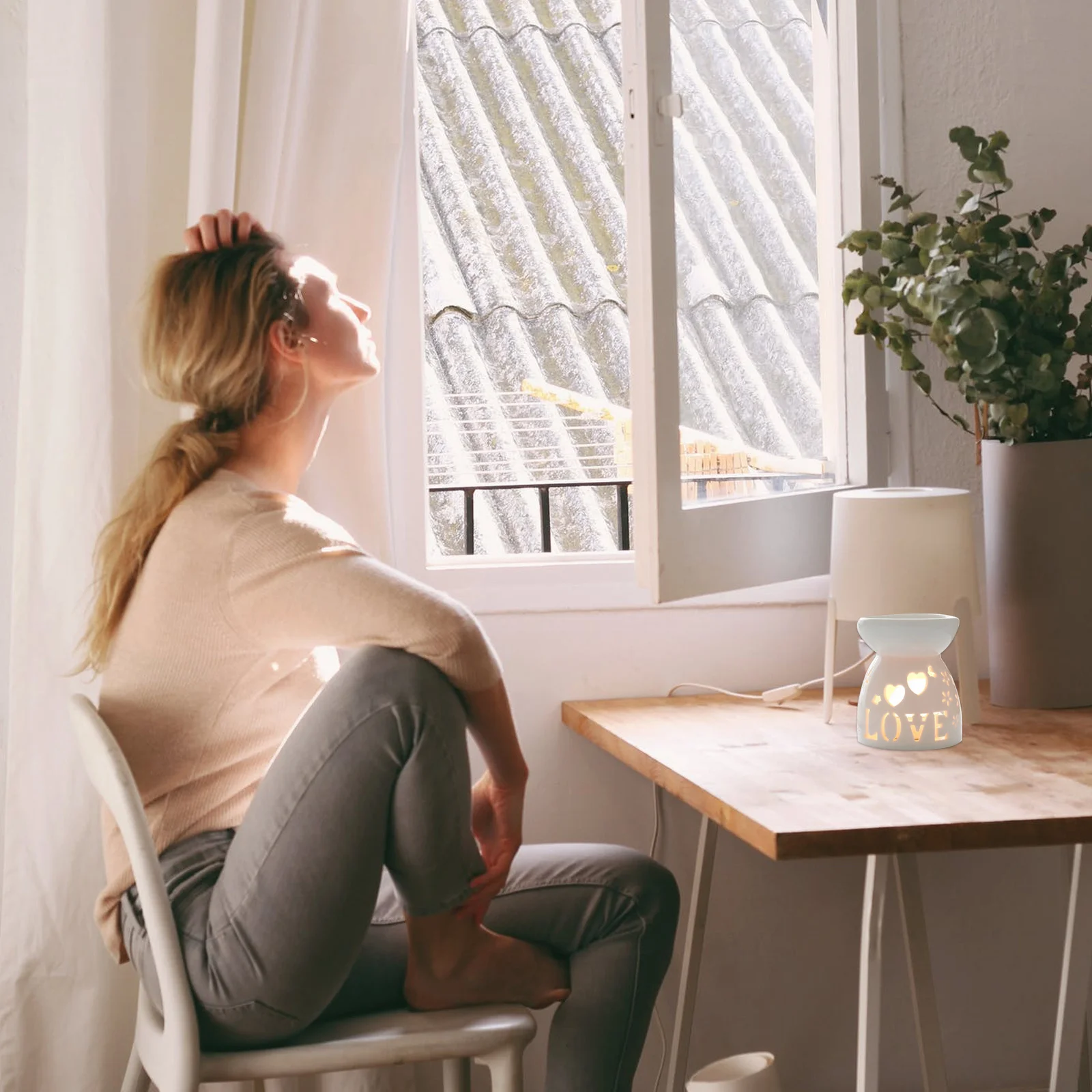 Ceramic Incense Burner Hollow Design Aroma Therapy Stove for Essential Oil Diffuser Relaxing Home Decor Gift Creative Censer
Ceramic Incense Burner Hollow Design Aroma Therapy Stove for Essential Oil Diffuser Relaxing Home Decor Gift Creative Censer