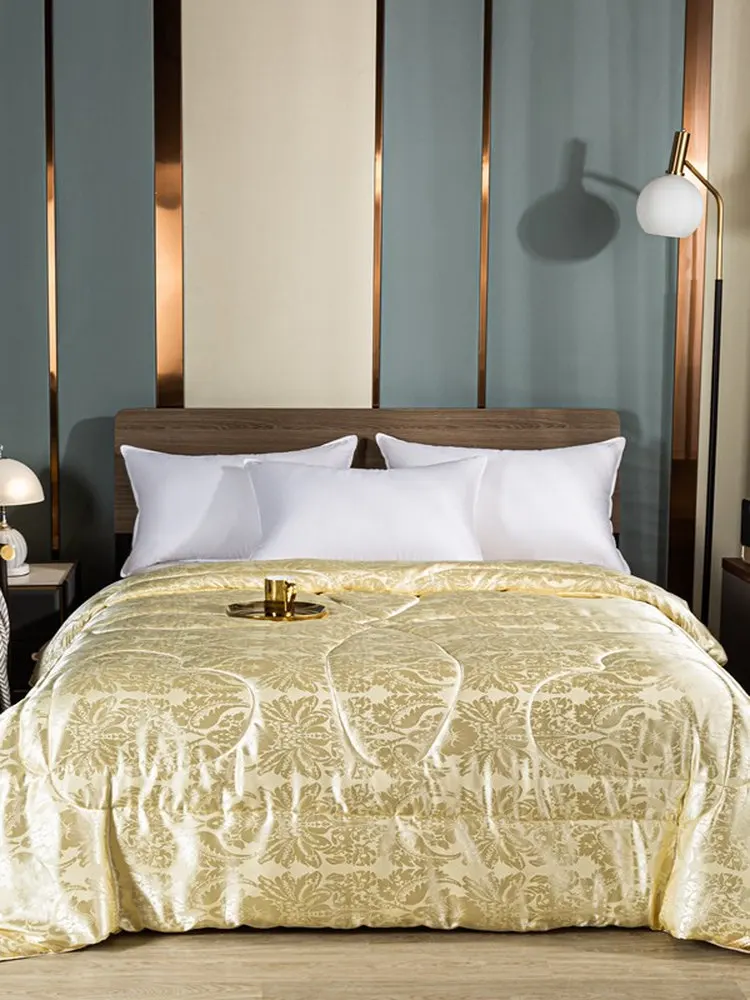 Золотое шелковое хлопковое одеяло с вышивкой в виде паутинки, из сатина и волокон, всесезонное, высококачественное, теплое зимой, прохладное летом
Золотое шелковое хлопковое одеяло с вышивкой в виде паутинки, из сатина и волокон, всесезонное, высококачественное, теплое зимой, прохладное летом