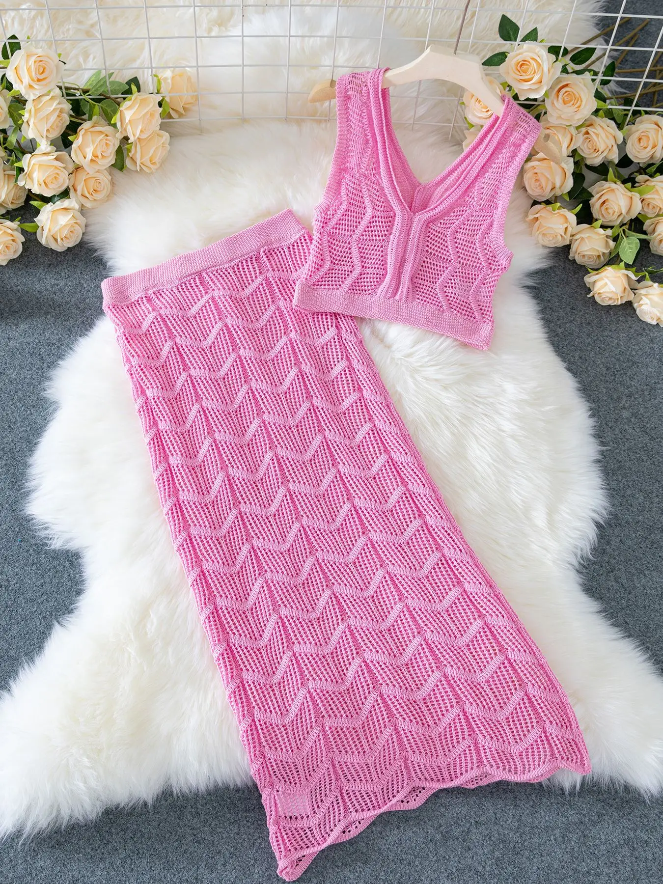 Two Piece Set Women Outfit 2025 Summer New Solid Color V-Neck Sleeveless Crop Tank & Casual Split Beach Long Skirt Set
Two Piece Set Women Outfit 2025 Summer New Solid Color V-Neck Sleeveless Crop Tank & Casual Split Beach Long Skirt Set