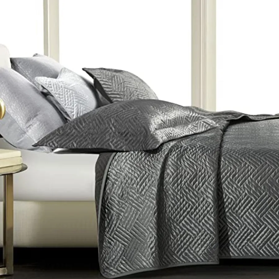 Silk Satin Quilt Set Geometric Pattern Bedspread Luxury Quilted Coverlet Set for All Seasons 1 Quilt 2 Pillow Shams
Silk Satin Quilt Set Geometric Pattern Bedspread Luxury Quilted Coverlet Set for All Seasons 1 Quilt 2 Pillow Shams
