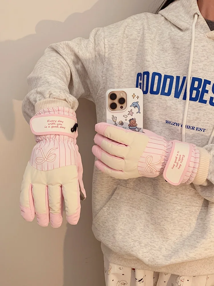 Warm Fce Touchscreen Cycling Gloves Women's Winter Cold Proof Windproof Rainproof Vehicle Riding Gloves
Warm Fce Touchscreen Cycling Gloves Women's Winter Cold Proof Windproof Rainproof Vehicle Riding Gloves