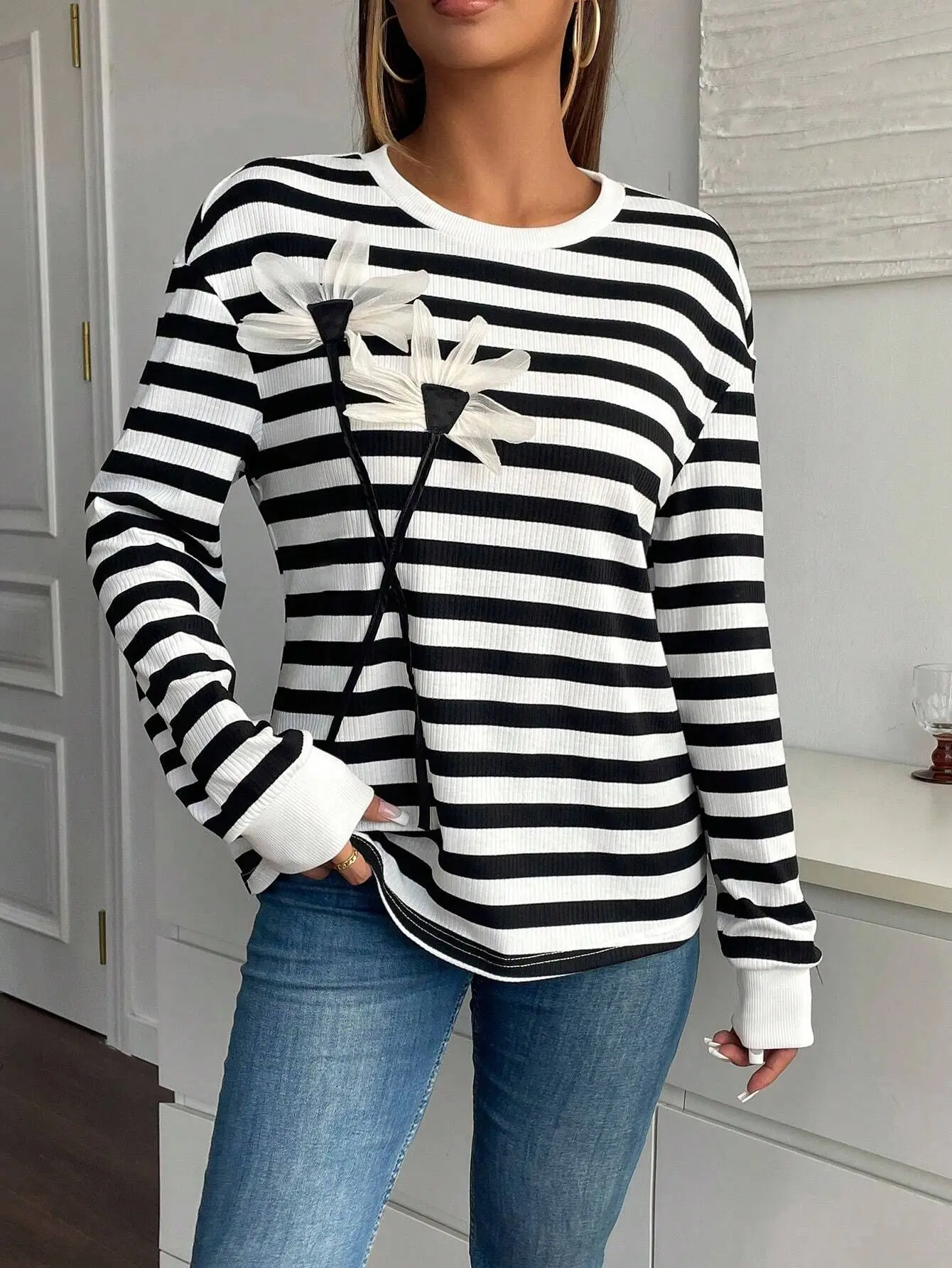 Black,Spring,Korean,Style,Loose,T-Shirt,Women,Chic,Sexy,O-Neck,Stripe,Three-dimensional,Flowers,Tops,Long Sleeve,Tees,New,531303
Black,Spring,Korean,Style,Loose,T-Shirt,Women,Chic,Sexy,O-Neck,Stripe,Three-dimensional,Flowers,Tops,Long Sleeve,Tees,New,531303