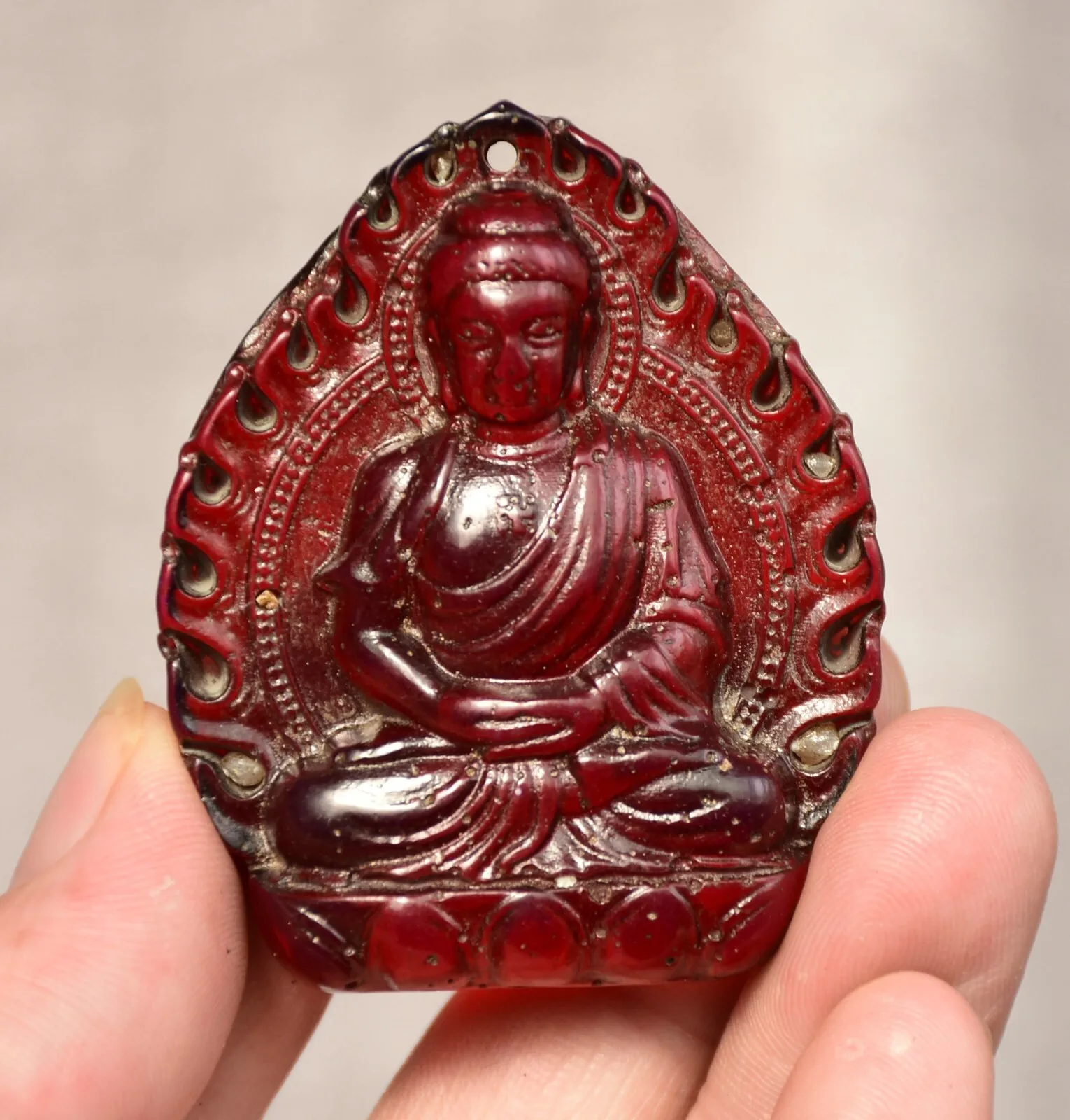 2.4" Old China Red Amber Carving Feng Shui Sakyamuni Buddha Amulet Statue
2.4" Old China Red Amber Carving Feng Shui Sakyamuni Buddha Amulet Statue