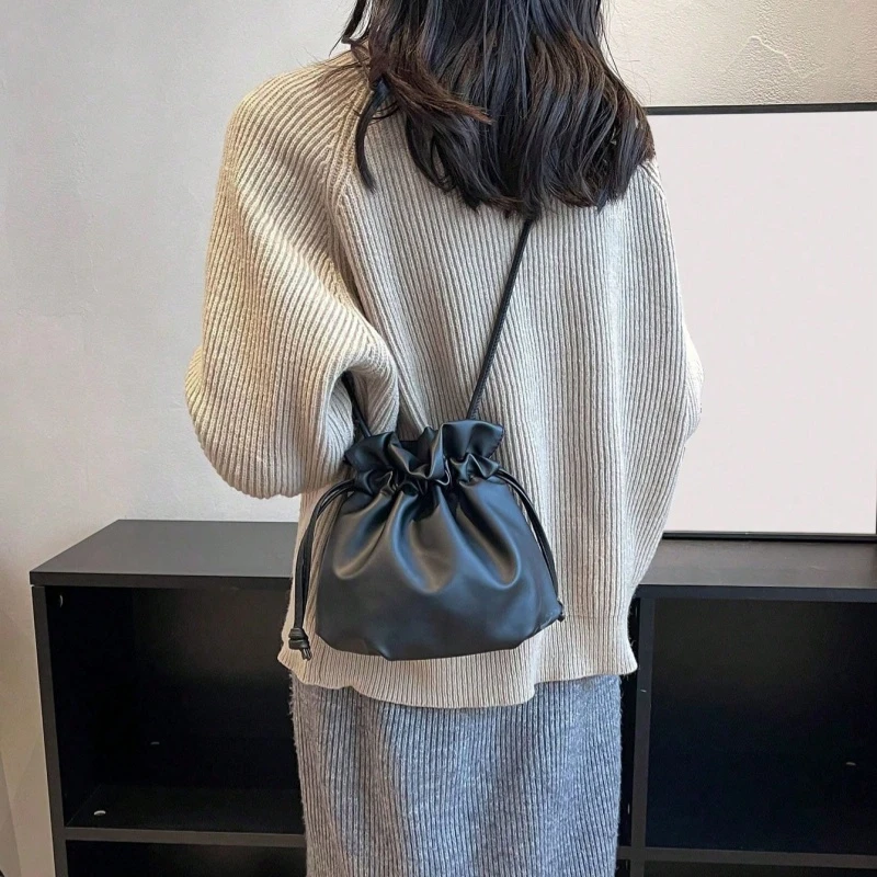 Classic Leather Messenger Bag - Women's Luxury Crossbody Shoulder Handbag With Vintage Inspired Design
Classic Leather Messenger Bag - Women's Luxury Crossbody Shoulder Handbag With Vintage Inspired Design