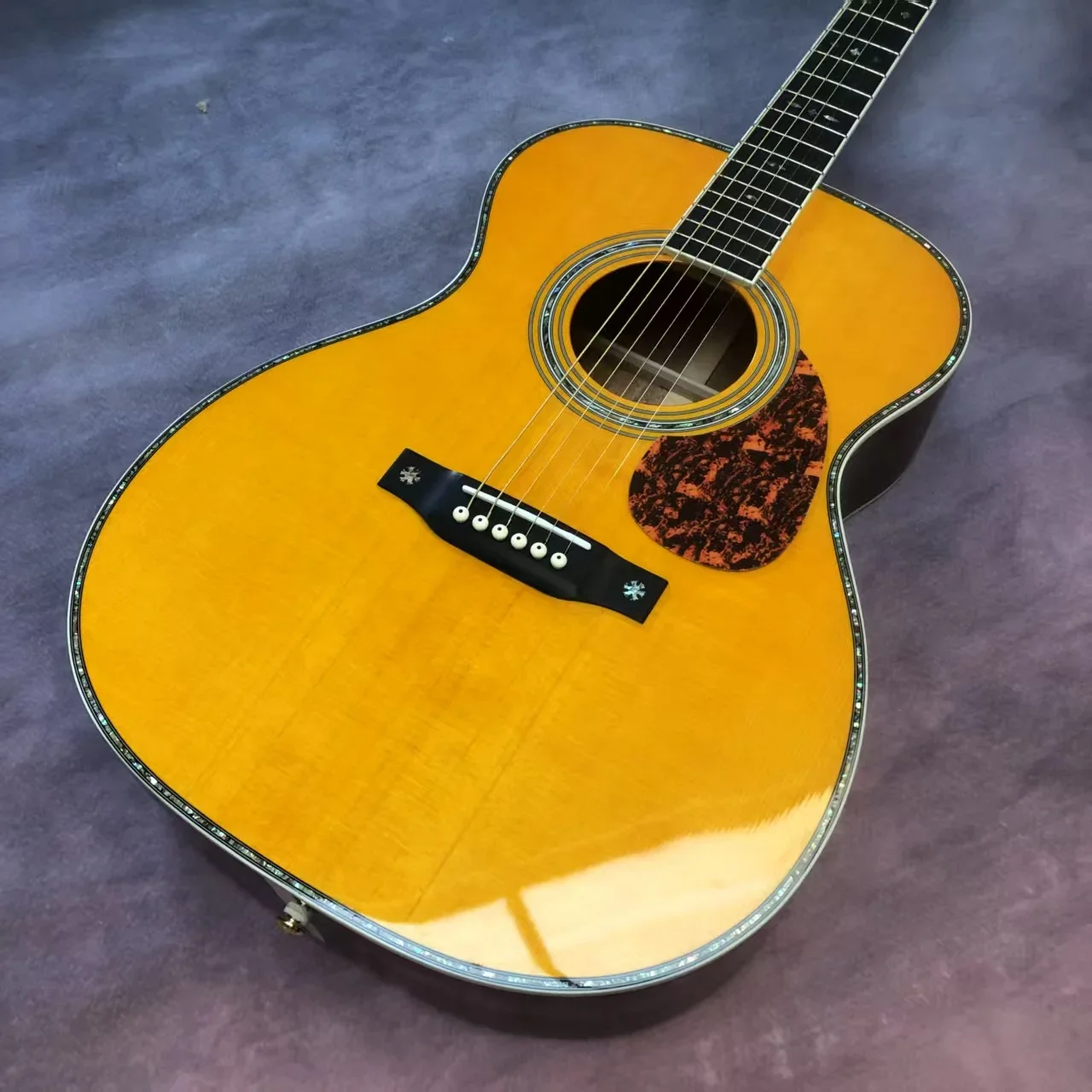 Solid Solid Wood OM42 Series Yellow Abalone Inlaid Acoustic Guitar
Solid Solid Wood OM42 Series Yellow Abalone Inlaid Acoustic Guitar