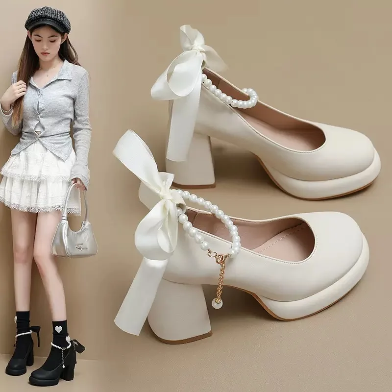 Высококачественная женская обувь Мэри Джейн с жемчужным ожерельем, туфли-лодочки с круглым носком и бантом из бисера, офисные туфли на толстом высоком каблуке
Высококачественная женская обувь Мэри Джейн с жемчужным ожерельем, туфли-лодочки с круглым носком и бантом из бисера, офисные туфли на толстом высоком каблуке