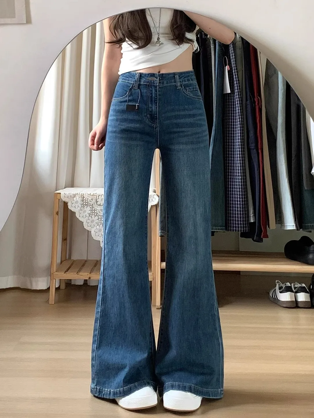 Retro High Waist Bell Bottom Jeans Women's Fashion Slimming Loose Wide Leg Pants Comfortable Fit Classic Style Deep Blue Denim
Retro High Waist Bell Bottom Jeans Women's Fashion Slimming Loose Wide Leg Pants Comfortable Fit Classic Style Deep Blue Denim