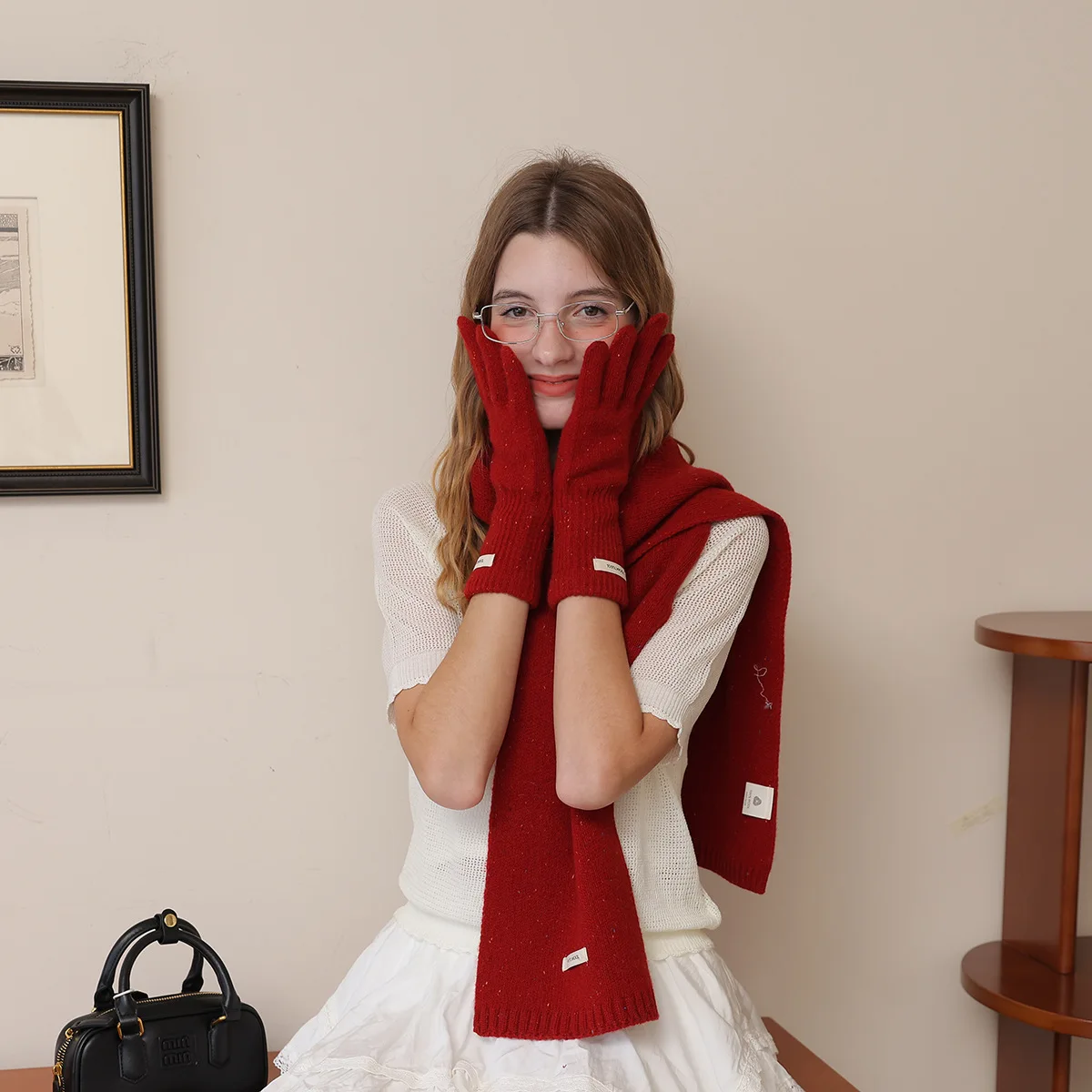 2025 Winter New 100% Wool Color Dot Women's Scarf Glove Two Piece Set Thickened Warm Pure Wool Set Couple Cold proof Soft Neck
2025 Winter New 100% Wool Color Dot Women's Scarf Glove Two Piece Set Thickened Warm Pure Wool Set Couple Cold proof Soft Neck