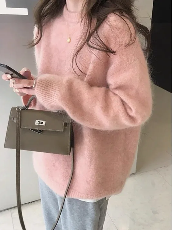 2025 Winter Design Sensation Lazy Sle Bear Fur Knitted Sweater Cry Peach Pink Color Women's Loose Fit Long Sve Top
2025 Winter Design Sensation Lazy Sle Bear Fur Knitted Sweater Cry Peach Pink Color Women's Loose Fit Long Sve Top