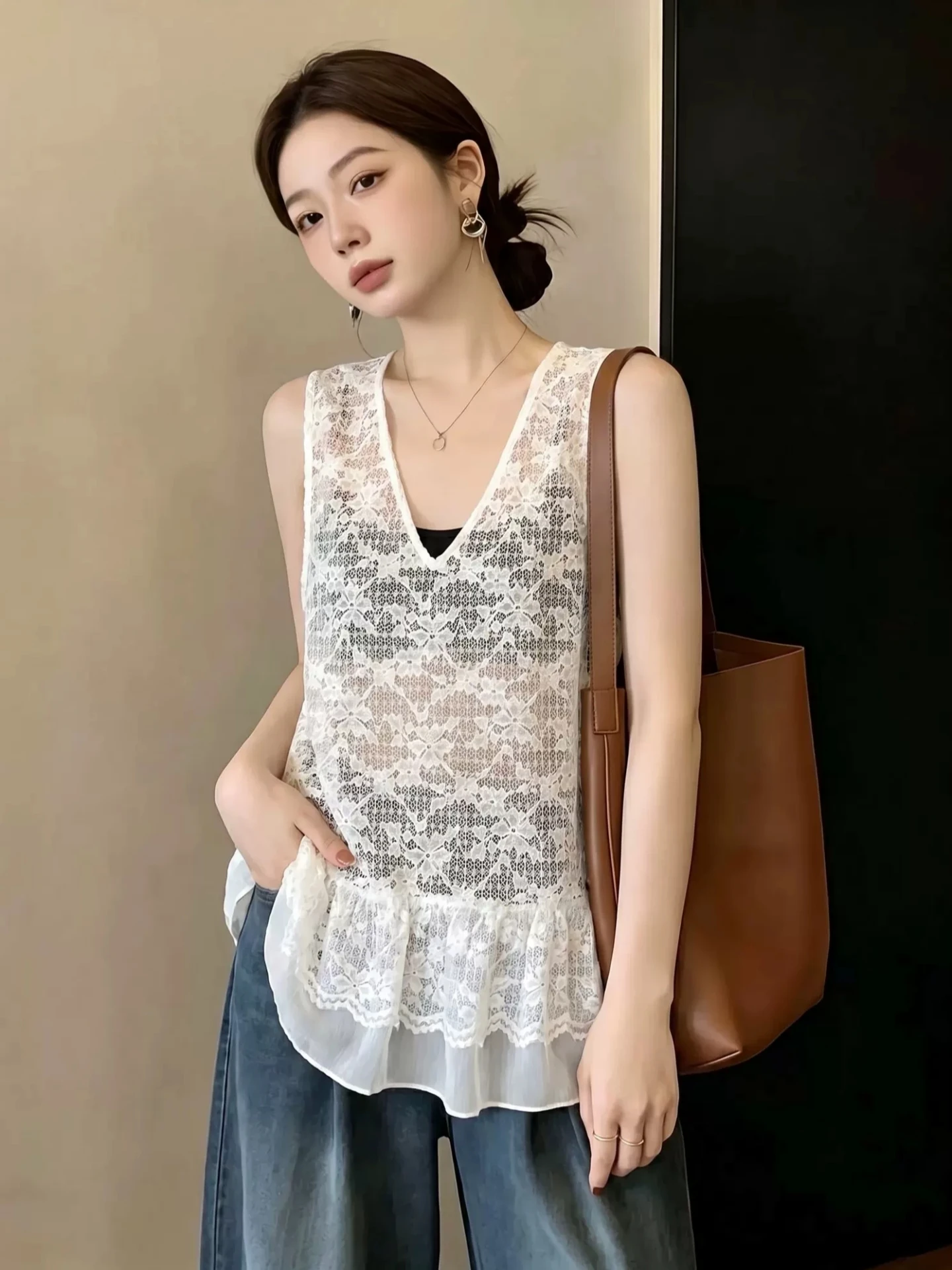 Lace Hook V-neck Sleeveless Vest Cover up Women's Outerwear Summer 2026 plus Size Fat MM Design Sense See-through Top
Lace Hook V-neck Sleeveless Vest Cover up Women's Outerwear Summer 2026 plus Size Fat MM Design Sense See-through Top
