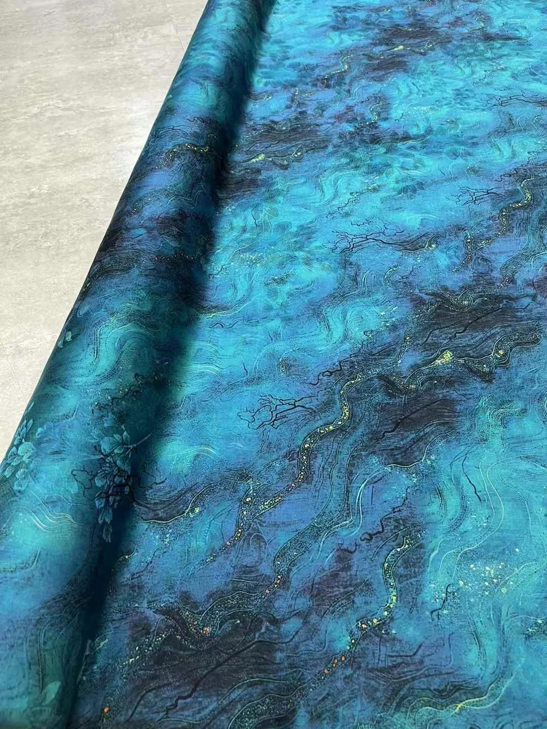 Red Cloud Silk Fabric 100% Silk Dress Material through Hole Flower Luo Yaochi Fairyland Chinese Style DIY Home Fabric
Red Cloud Silk Fabric 100% Silk Dress Material through Hole Flower Luo Yaochi Fairyland Chinese Style DIY Home Fabric