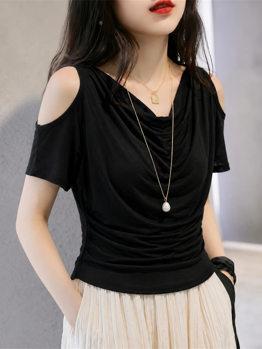 Elegant Shoulder Bared Chic Collar Short Sleeve T Shirt Women's Pure Color Summer Design Sensation Fashionable Top Small Shirt
Elegant Shoulder Bared Chic Collar Short Sleeve T Shirt Women's Pure Color Summer Design Sensation Fashionable Top Small Shirt