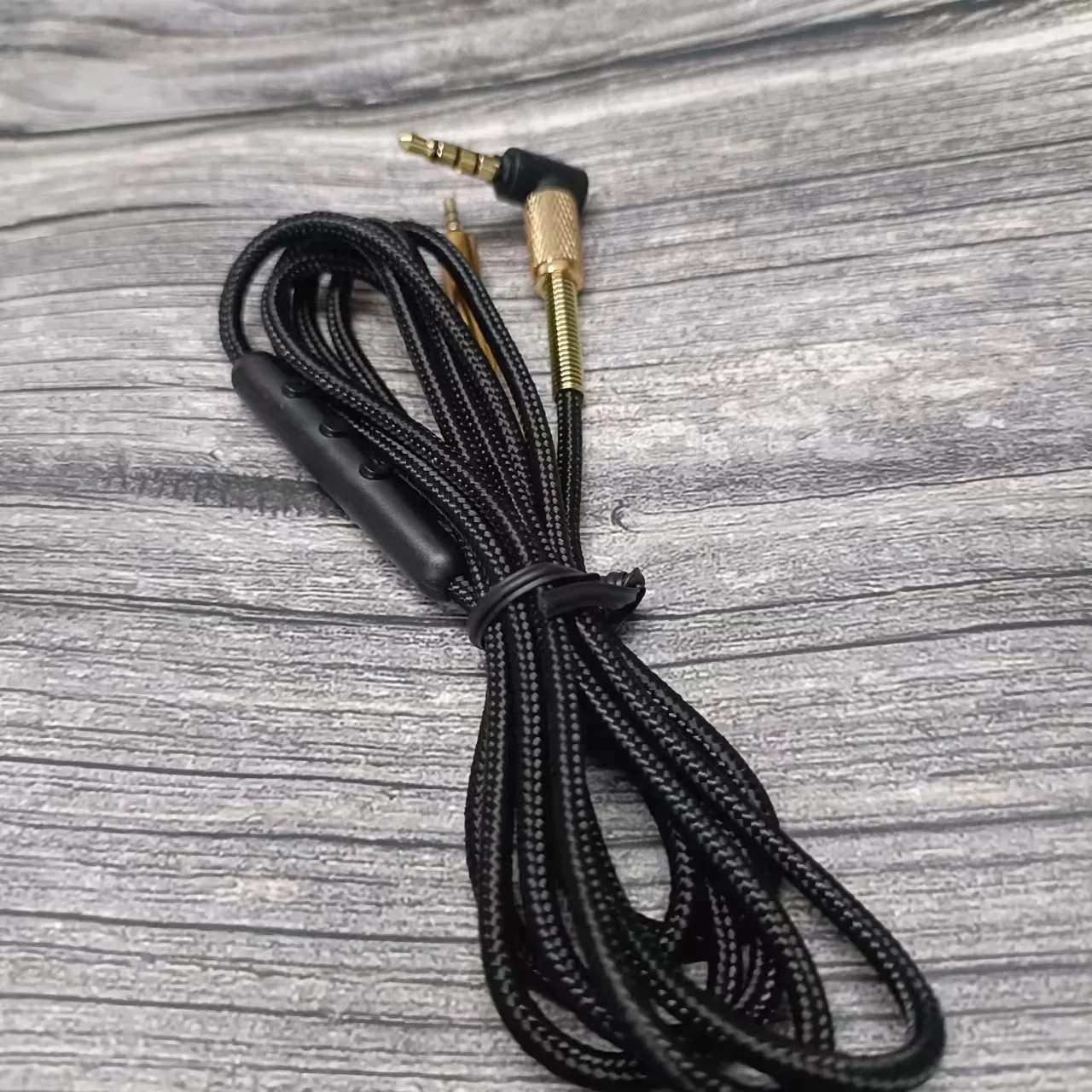 Audio cable For Bose QC25 OE2 AE2 QC35 QC45 NC700 built-in microphone audio connection 3.5mm to 2.5mm plug Braided thread
Audio cable For Bose QC25 OE2 AE2 QC35 QC45 NC700 built-in microphone audio connection 3.5mm to 2.5mm plug Braided thread