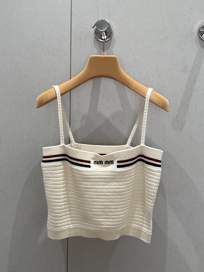 SDLR Summer 2025 Miu Sle ort Knitted Tank Top And f Skirt Set Cotton ort Sve Two-Piece Suit Faionable Women's E... 
SDLR Summer 2025 Miu Sle ort Knitted Tank Top And f Skirt Set Cotton ort Sve Two-Piece Suit Faionable Women's E...