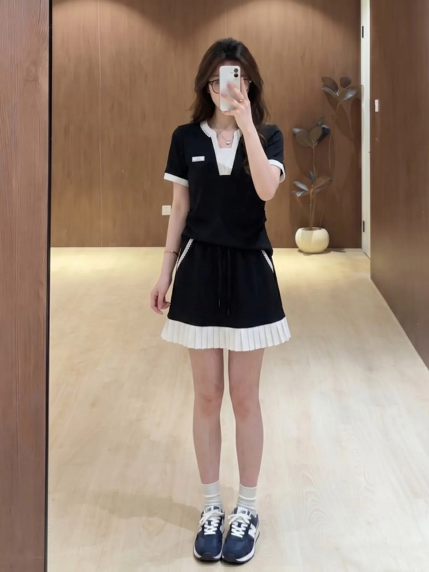 plus Size Women's Korean Style Set Summer New Design Sensation Color Collision Short Sleeve Top High Waist Skirt
plus Size Women's Korean Style Set Summer New Design Sensation Color Collision Short Sleeve Top High Waist Skirt
