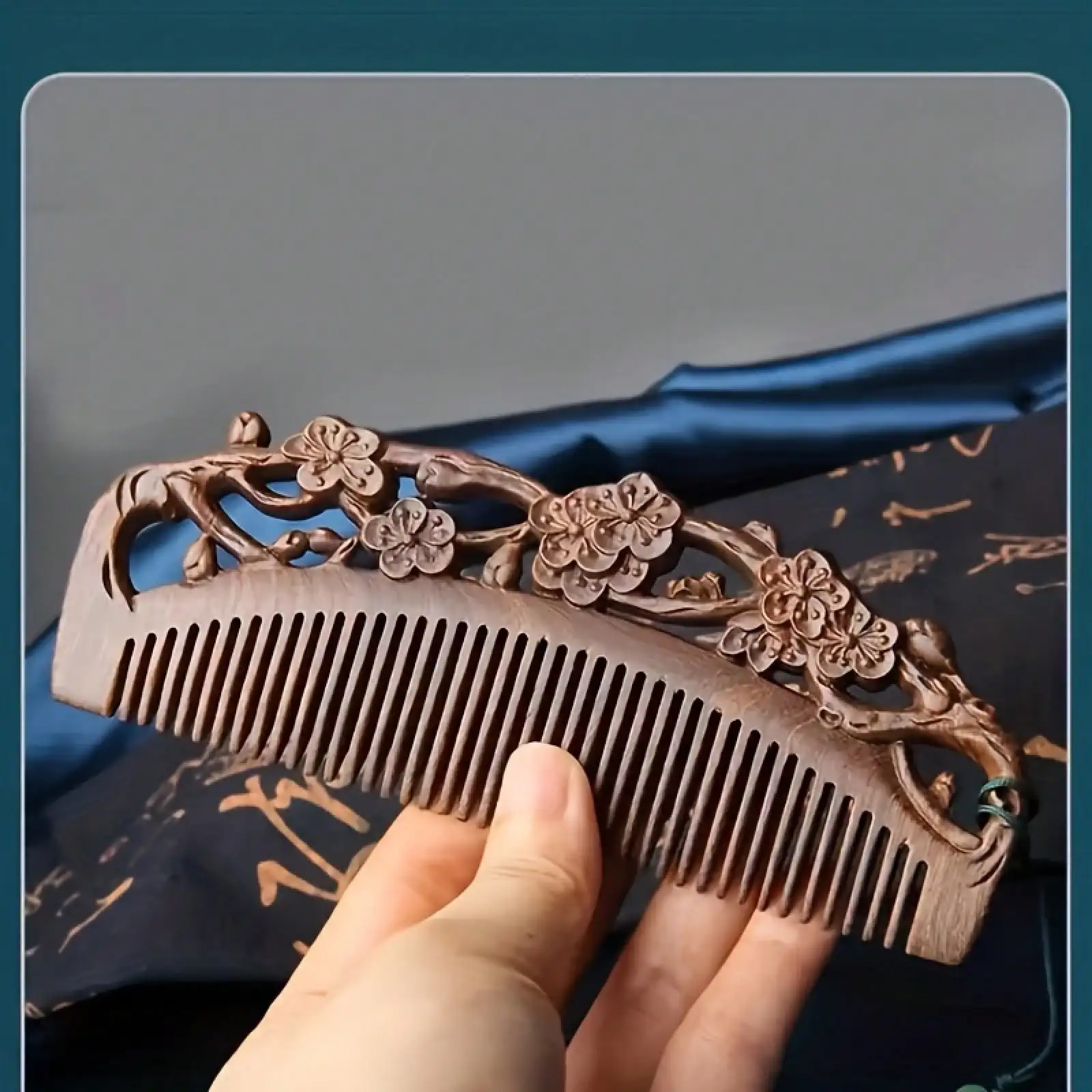 Double-Sided Carved Sandalwood Hair Comb - Natural Wood Finish, Portable Styling And Scalp Massage Tool, Suitable For All Hair Types
Double-Sided Carved Sandalwood Hair Comb - Natural Wood Finish, Portable Styling And Scalp Massage Tool, Suitable For All Hair Types