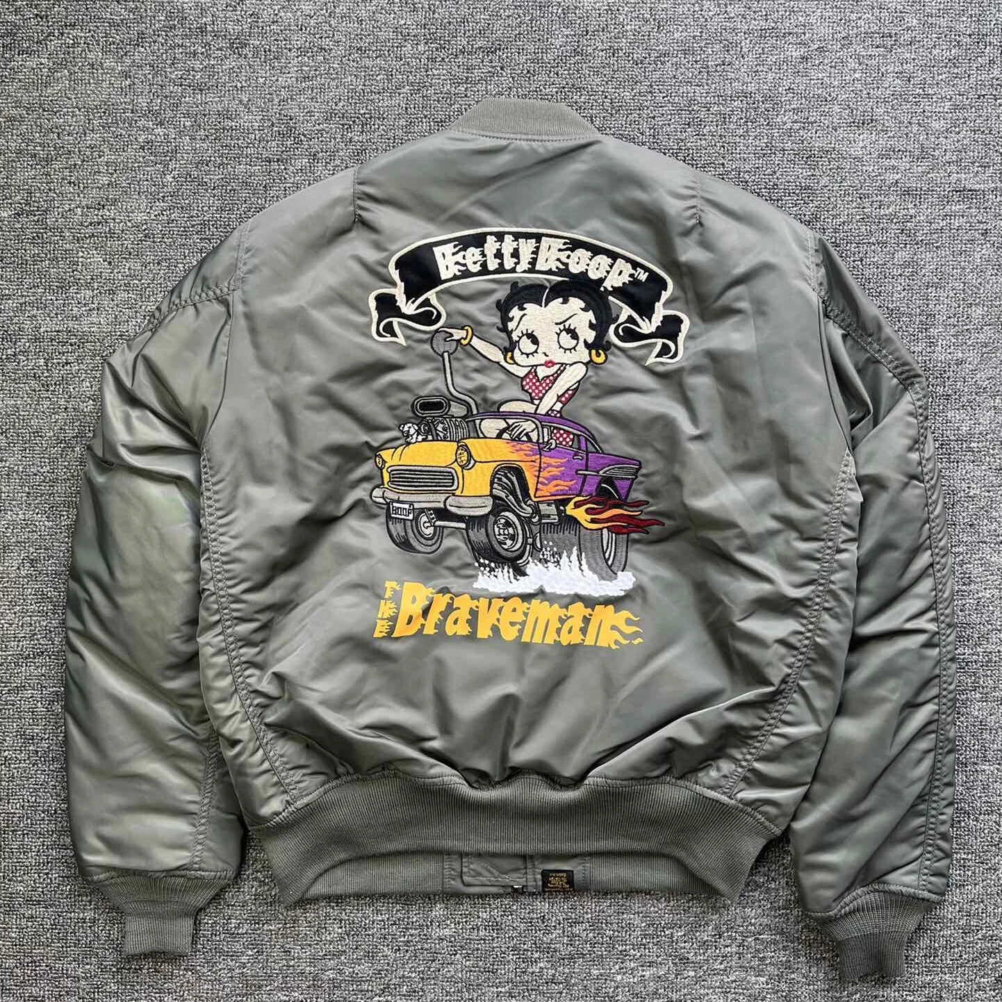 Унисекс хлопковая куртка-бомбер для пар, осенняя, в городском стиле, с длинным рукавом, с воротником-стойкой, мужская и женская одежда
Унисекс хлопковая куртка-бомбер для пар, осенняя, в городском стиле, с длинным рукавом, с воротником-стойкой, мужская и женская одежда